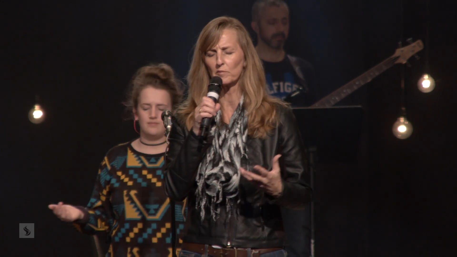 Catch The Fire Worship with Dominik Marzin (Friday Mar 17, 2017)