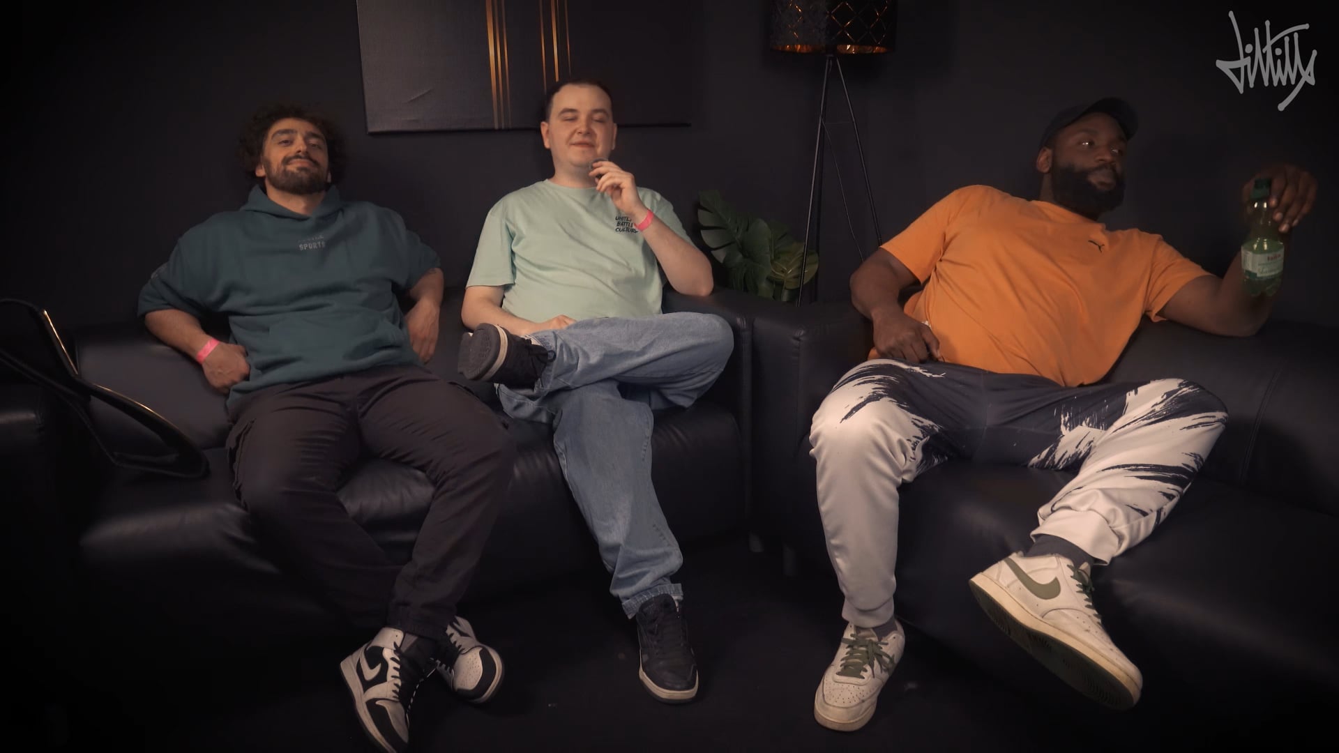 VYRUS vs DAVIE JONES | INTERVIEW