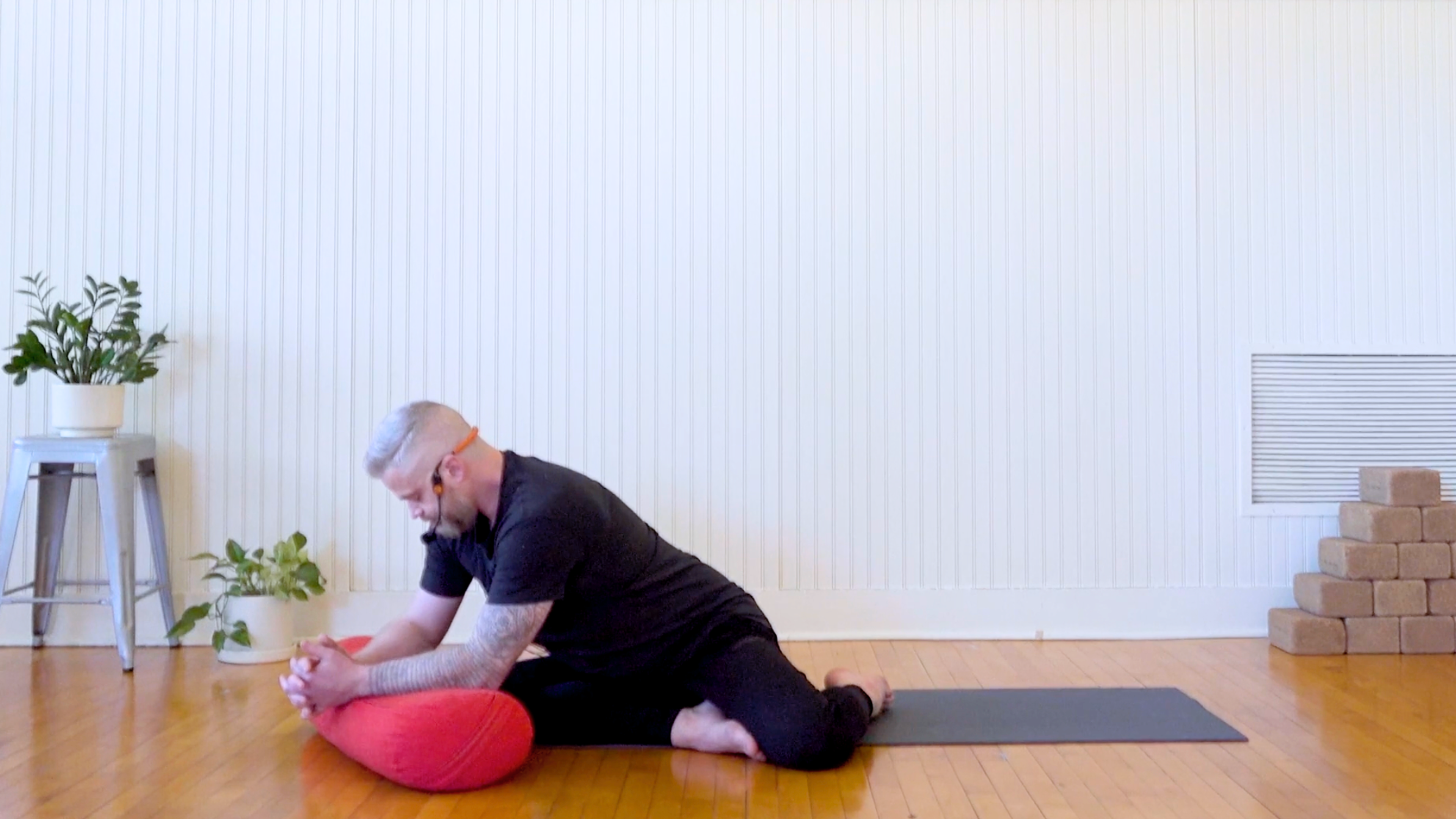 Restorative: Hips and Spine • David Magone • 50 min