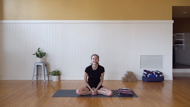 Yoga in Spanish Estabilidad y flexbilidad • Sara Bravo • 20 min