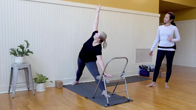 Iyengar: 3 Ways to Do Trikonasana • N...