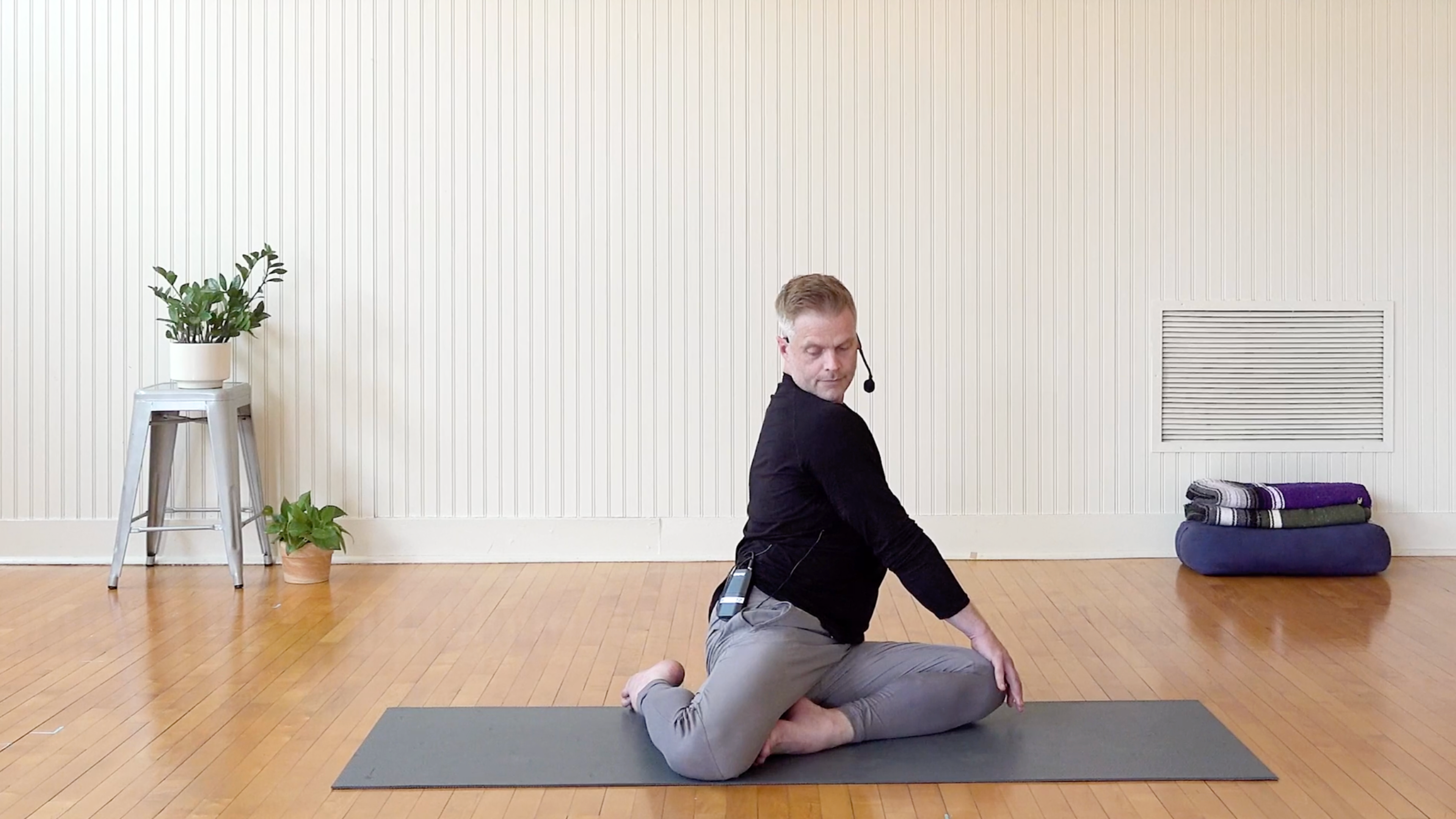 Flow: Happy Hips • David Magone • 45 min