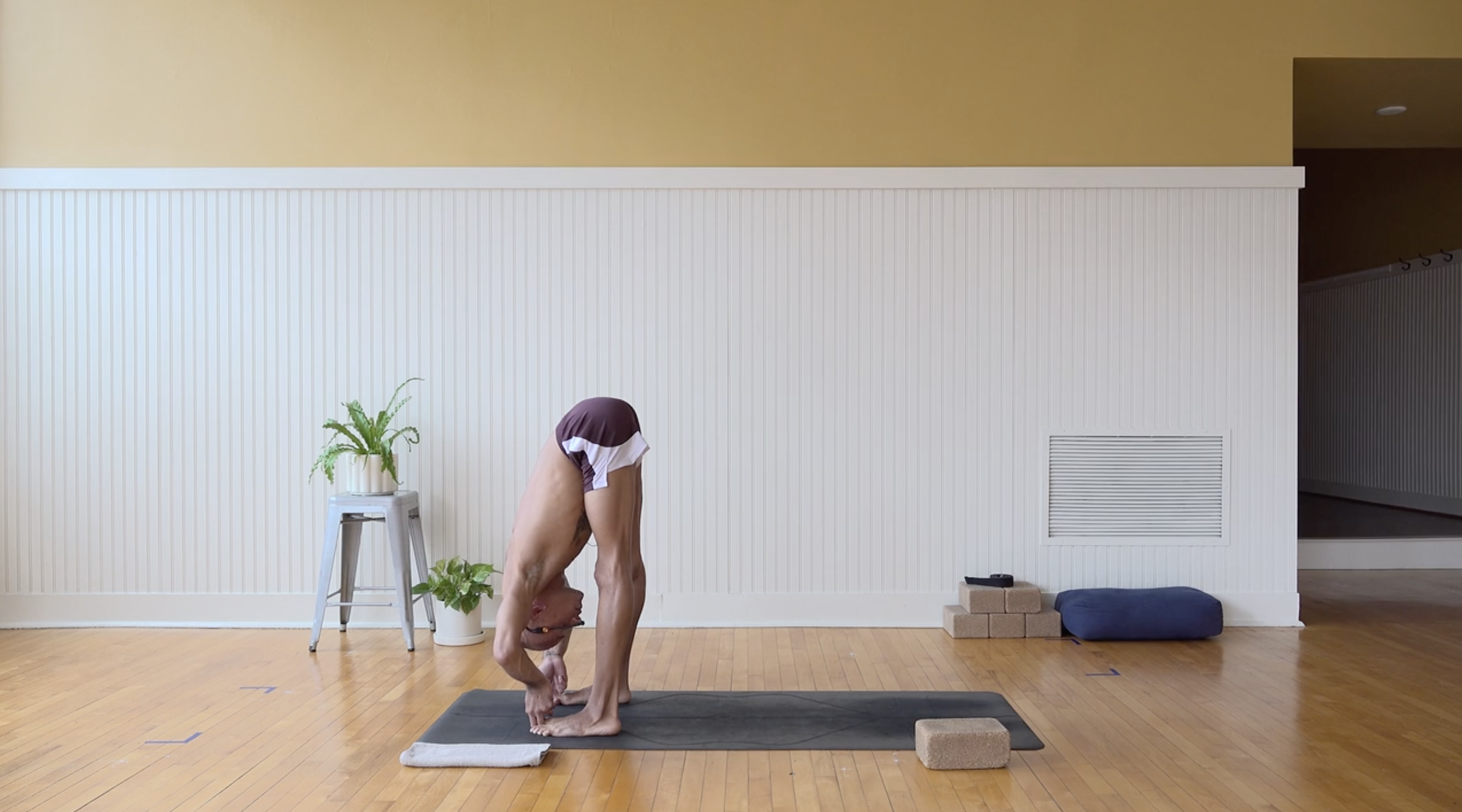 Flow: Universal Yoga Basics • Jovan Tevin • 40 min
