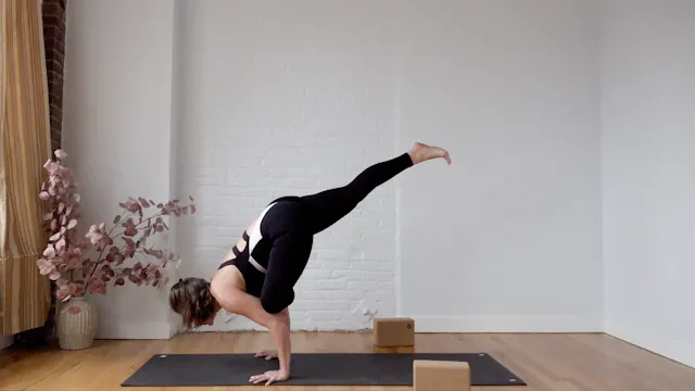 Tutorial: Galavasana • Emily Sullivan...