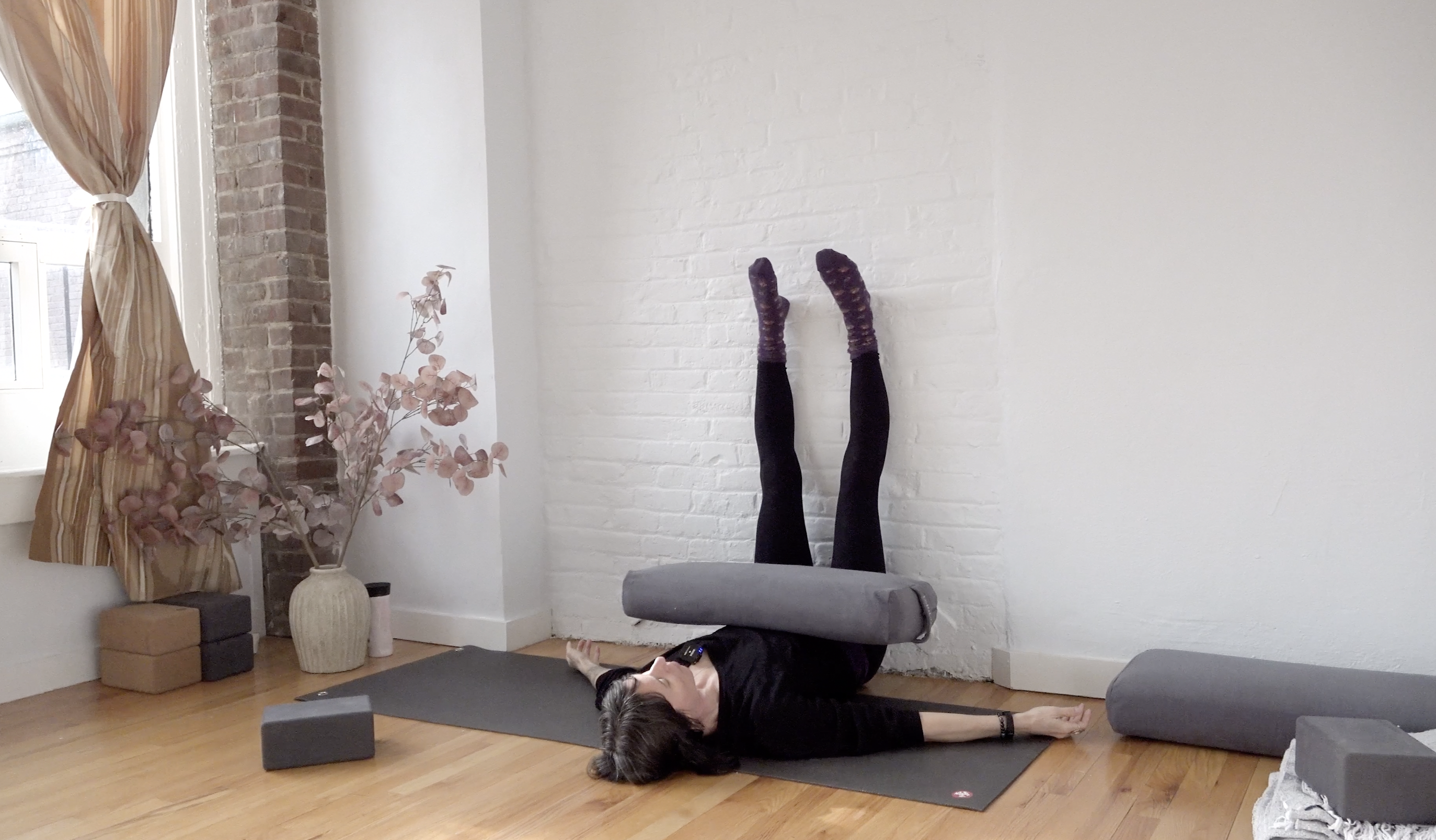 Yin: Midwinter Wall Practice • Emily Peterson • 25 minutes