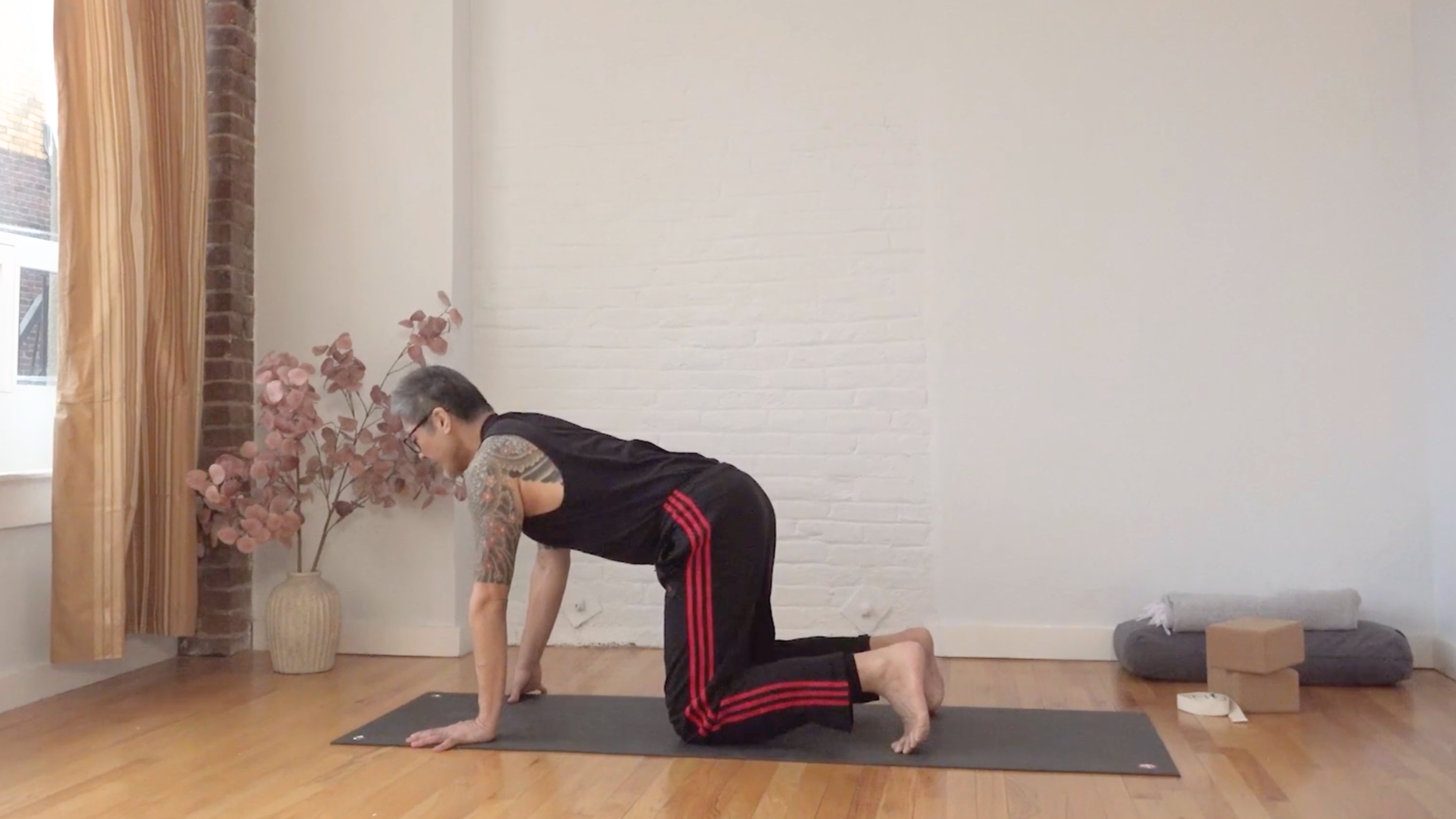 Flow: Yoga Yawn for Morning or Night • Masaaki Okamura • 30 min