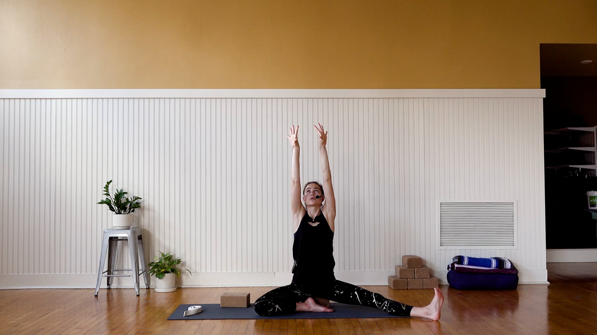 Flow:  Backbend Drills • Sara Bravo • 15 min