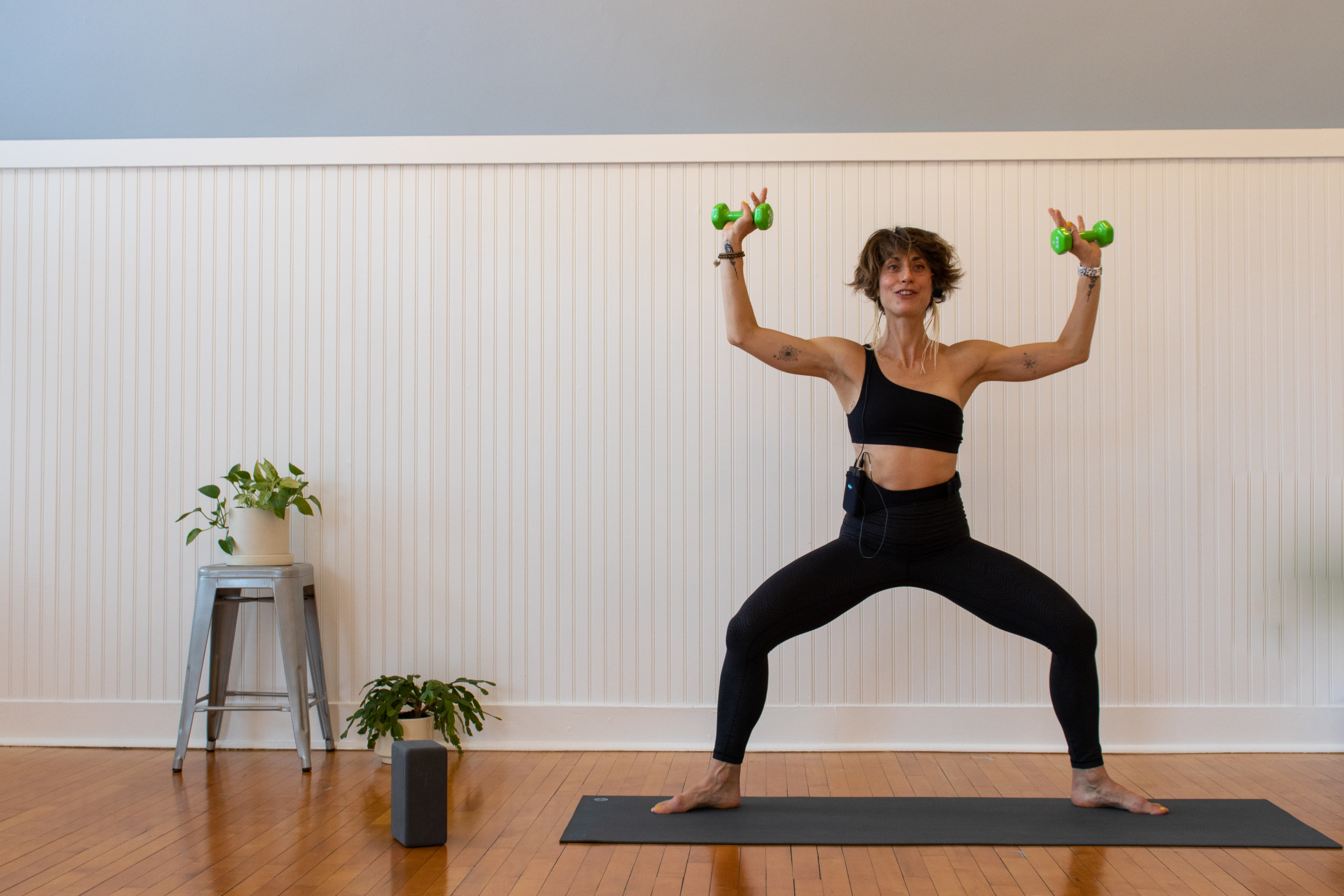 Sculpt: Routine for Runners • Angie DiCiccio • 30 minutes