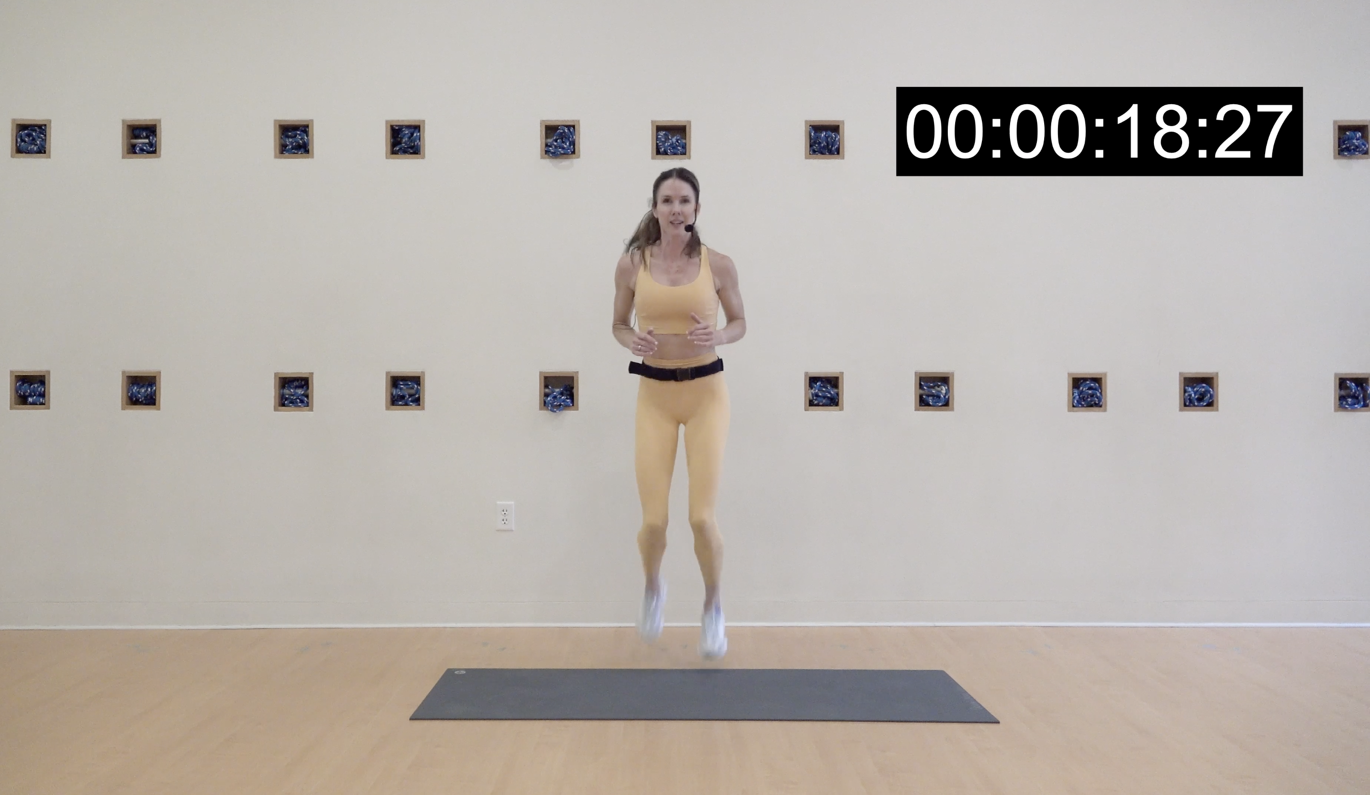 Fitness:  Lower Body Shape Up • Meredith Evangelisti • 15 minutes