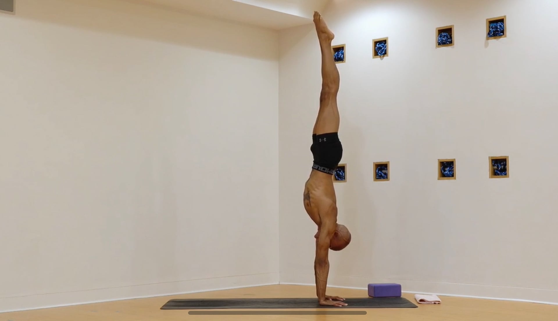 Ashtanga Fusion: Advanced Arm Balances • Jovan Tevin • 50 min 