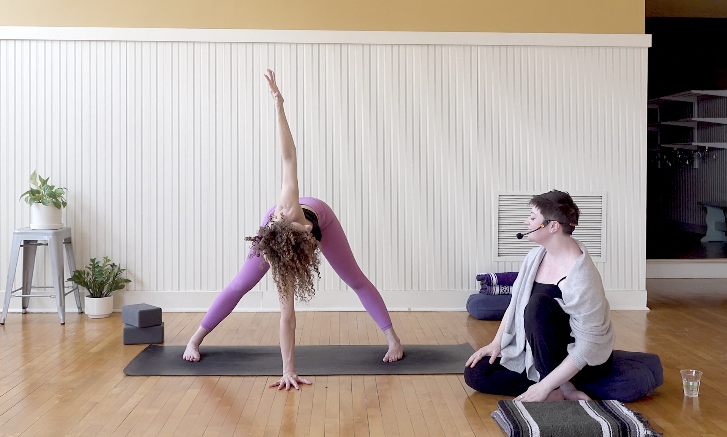 Flow: Anti-Slouch Flow Class • Kate Heffernan • 55 min 