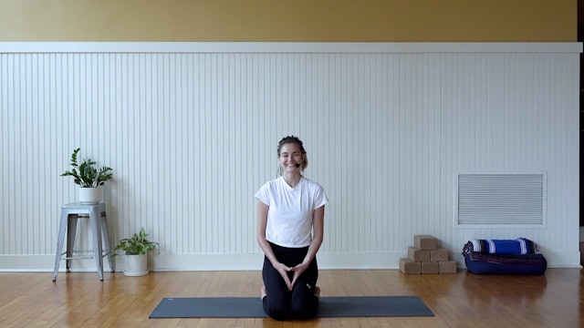 Yoga in Spanish:  Explicacion de Bandhas • Sara Bravo • 6 min 