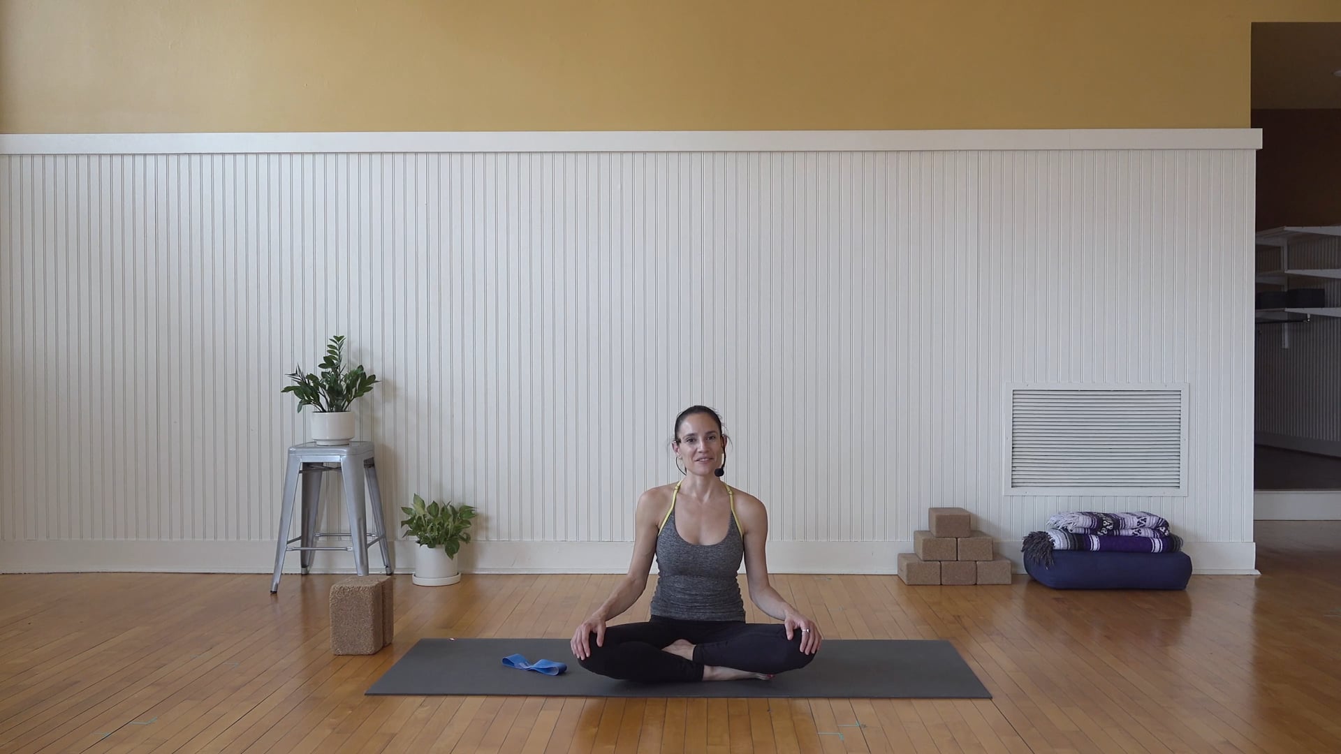 Core: 15 Minute Band Burn • Susan LoPiccolo • 15 min