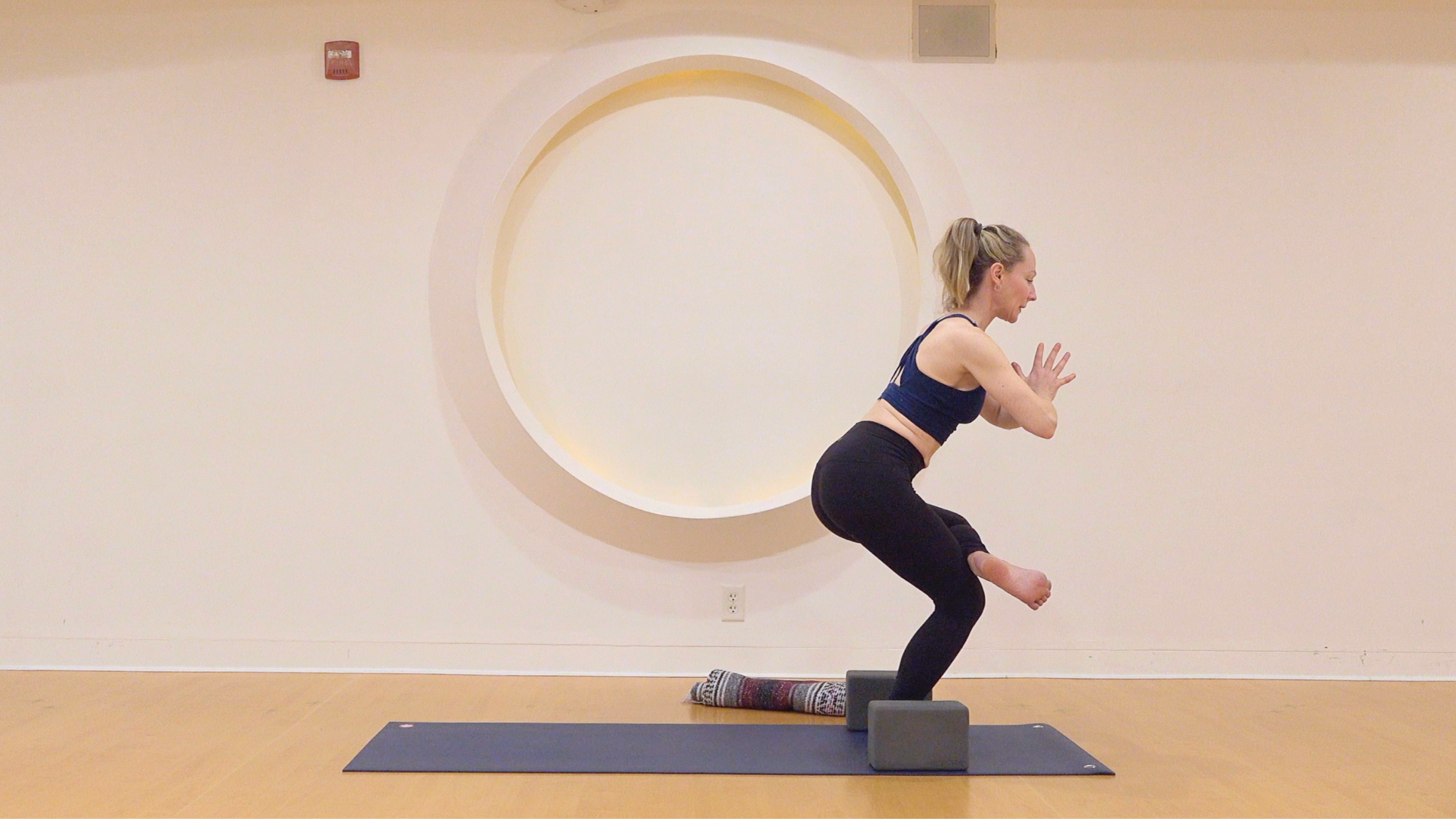 Slow Flow: Flow & Breathe • Masha Leuner • 40 min