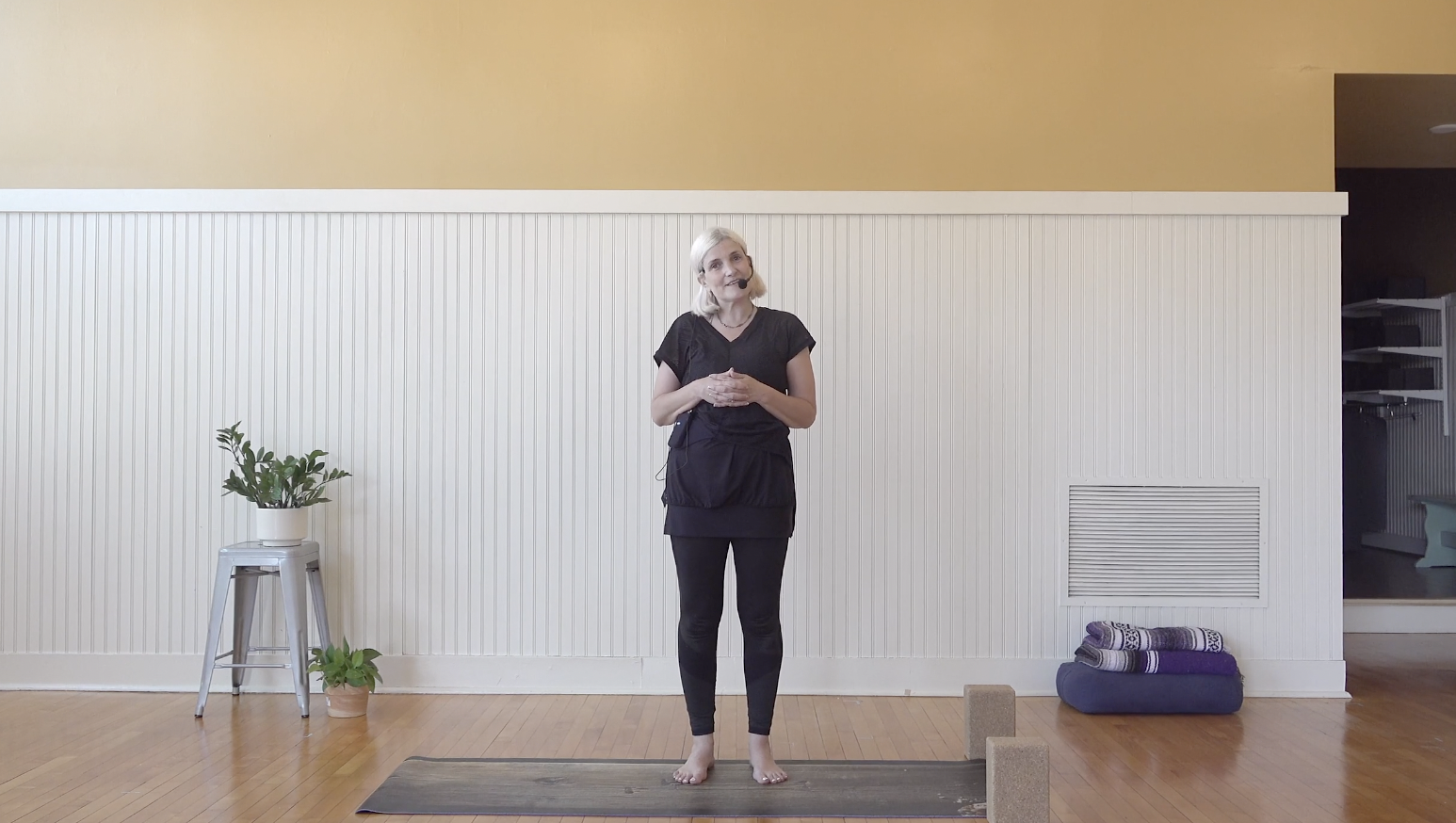 Flow: Flying triangle sequence Larisa Forman 20 min