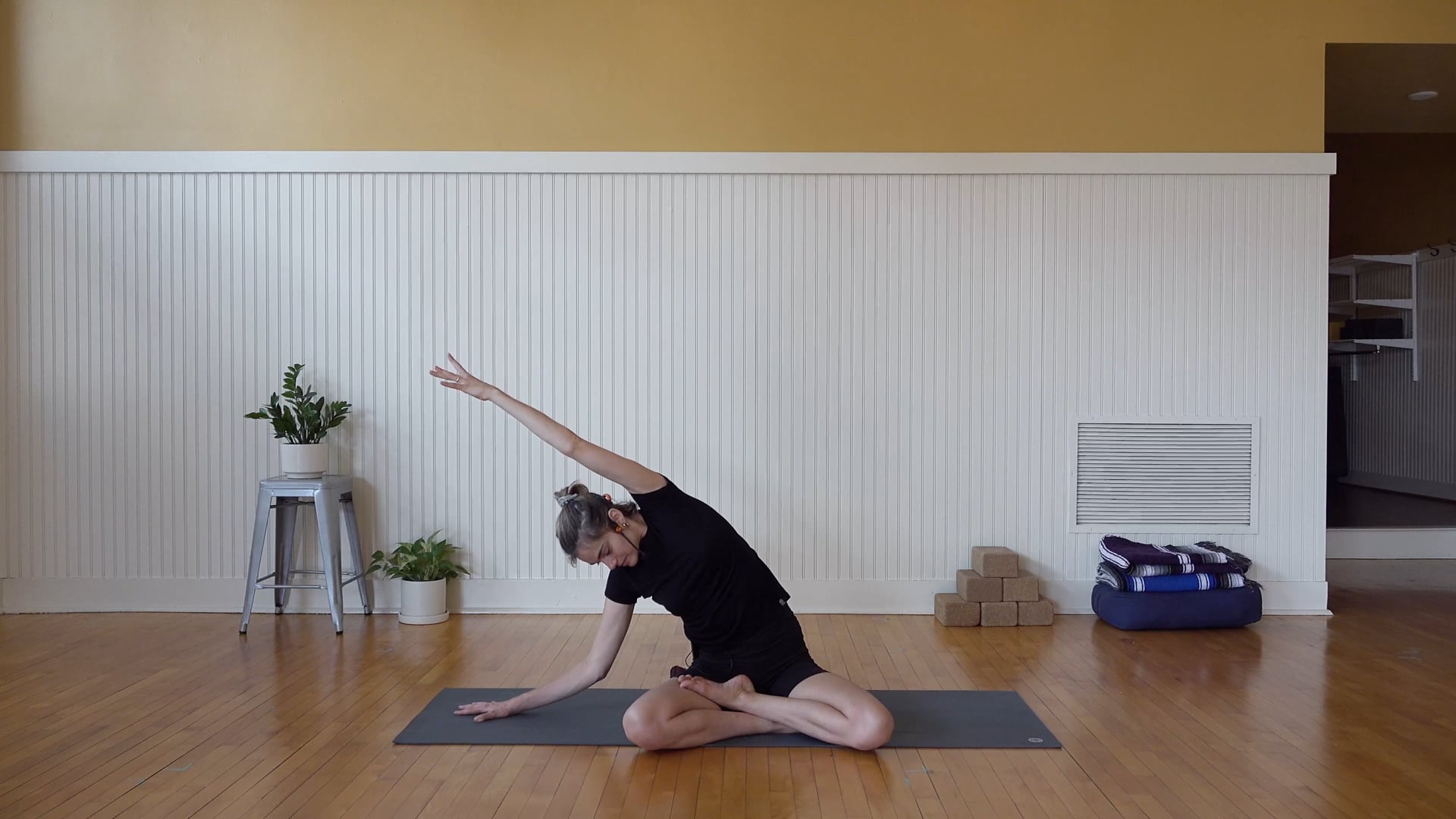 Flow: For PMS and Cramps • Sara Bravo • 45 min