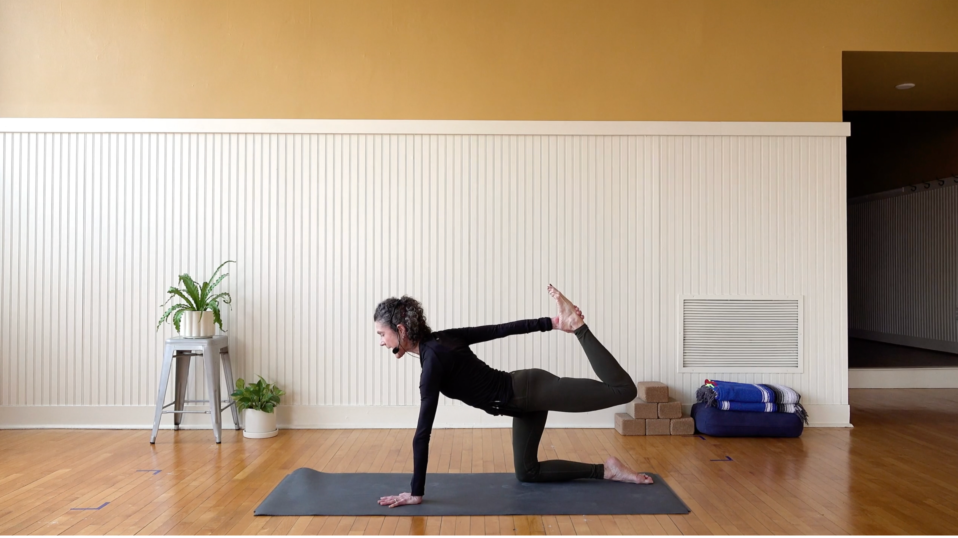 Pilates: Mat • Kathleen Curran Cheng • 55 min