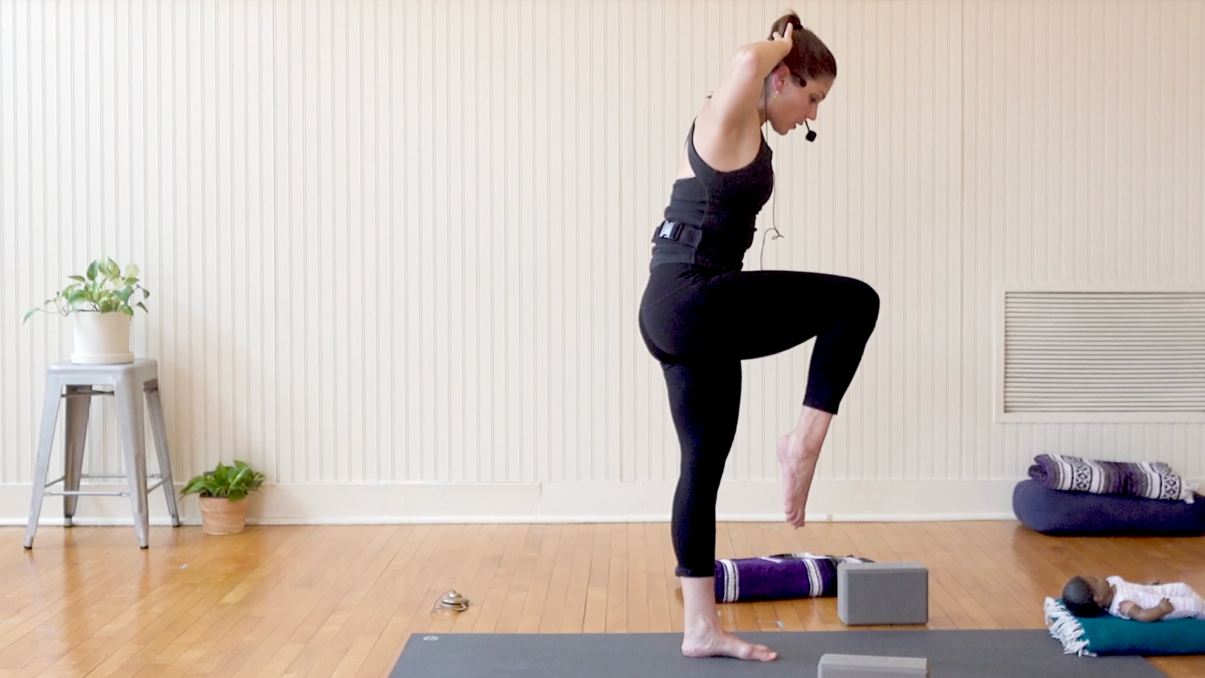 Postnatal: Baby & Me Strong Core, Open Shoulders • Emily Sullivan • 45 min