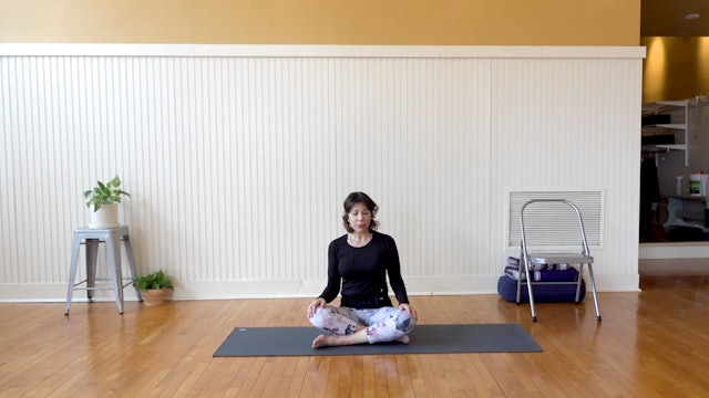 Iyengar: Twisting Poses to Ignite Your Practice • Claire Carroll • 30 min 