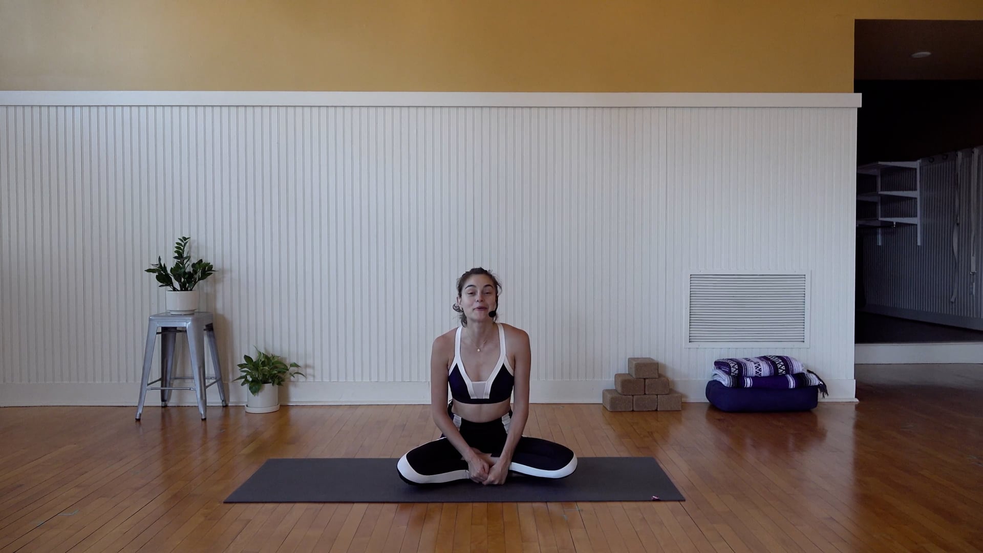 Flow: Wrist Therapy • Sara Bravo • 15 min