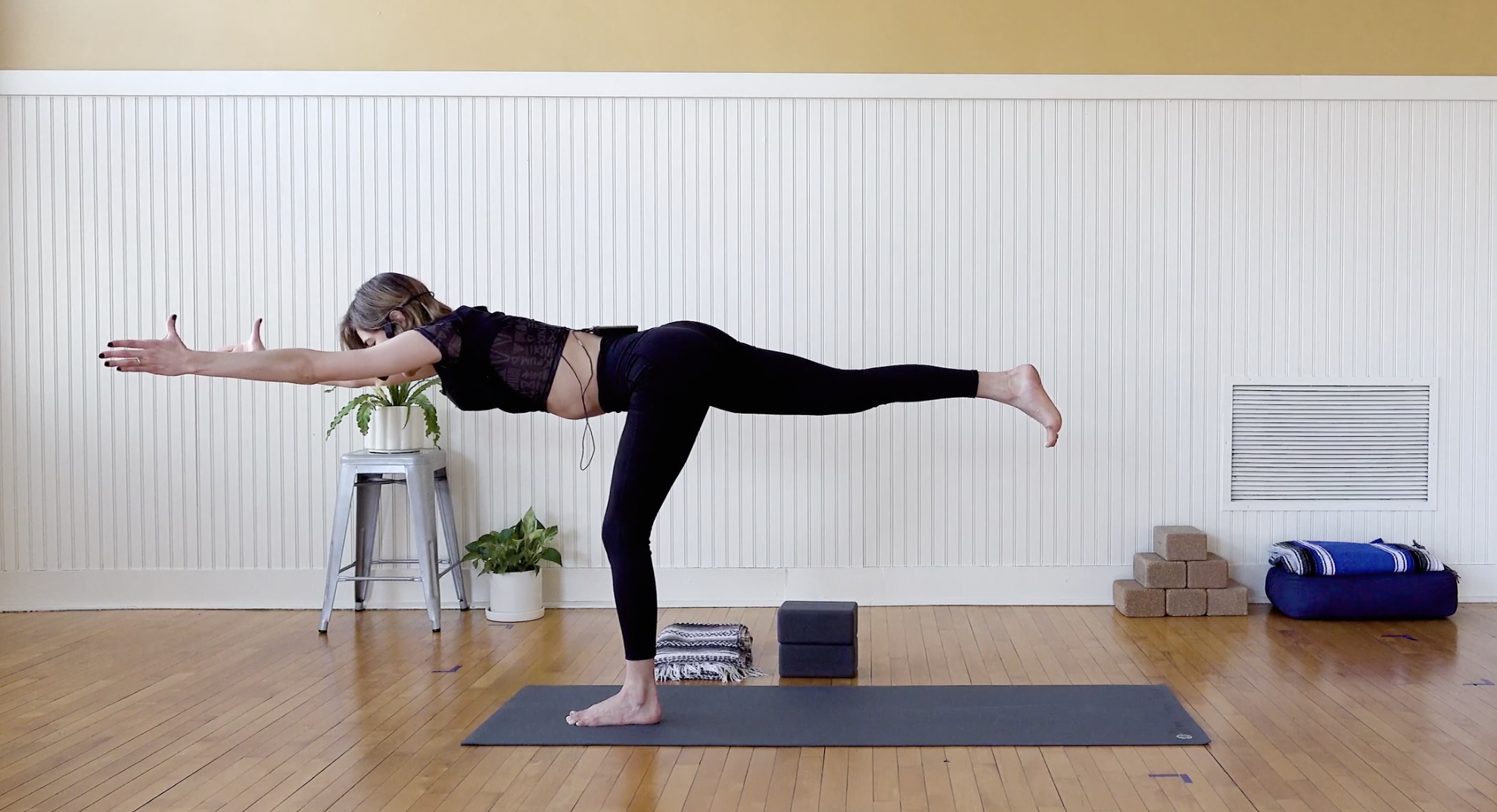 Power Flow: Vinyasa • Sara Bravo • 60 min