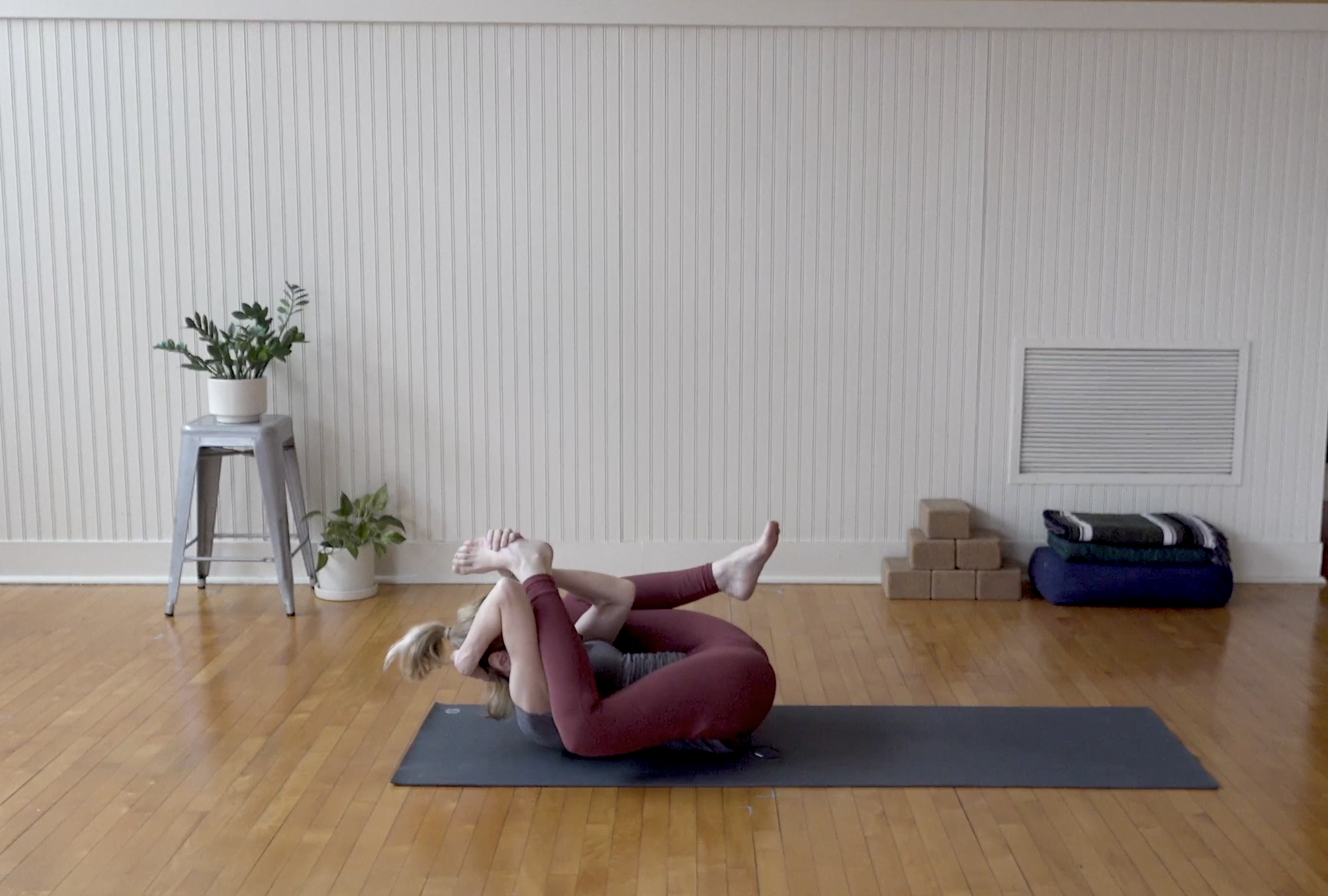 Feldenkrais: Oiling the hip joints • Didi Von Deck • 30 min 