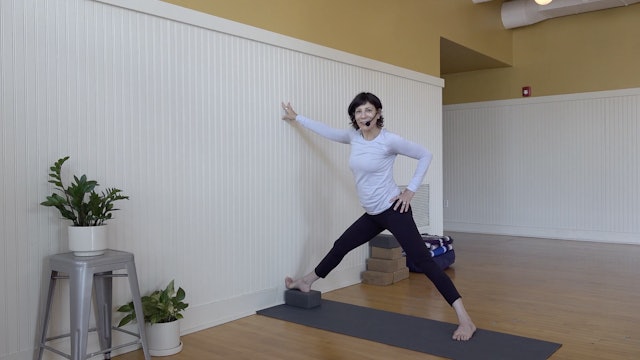 Iyengar: Side Stretches • Claire Carroll • 30 min