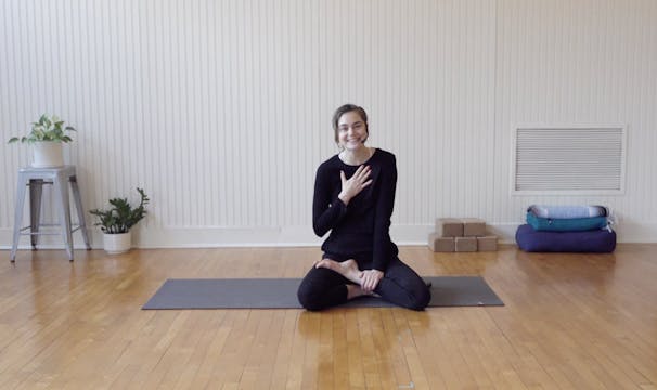 Yoga in Spanish: Meditacion • Sara Br...
