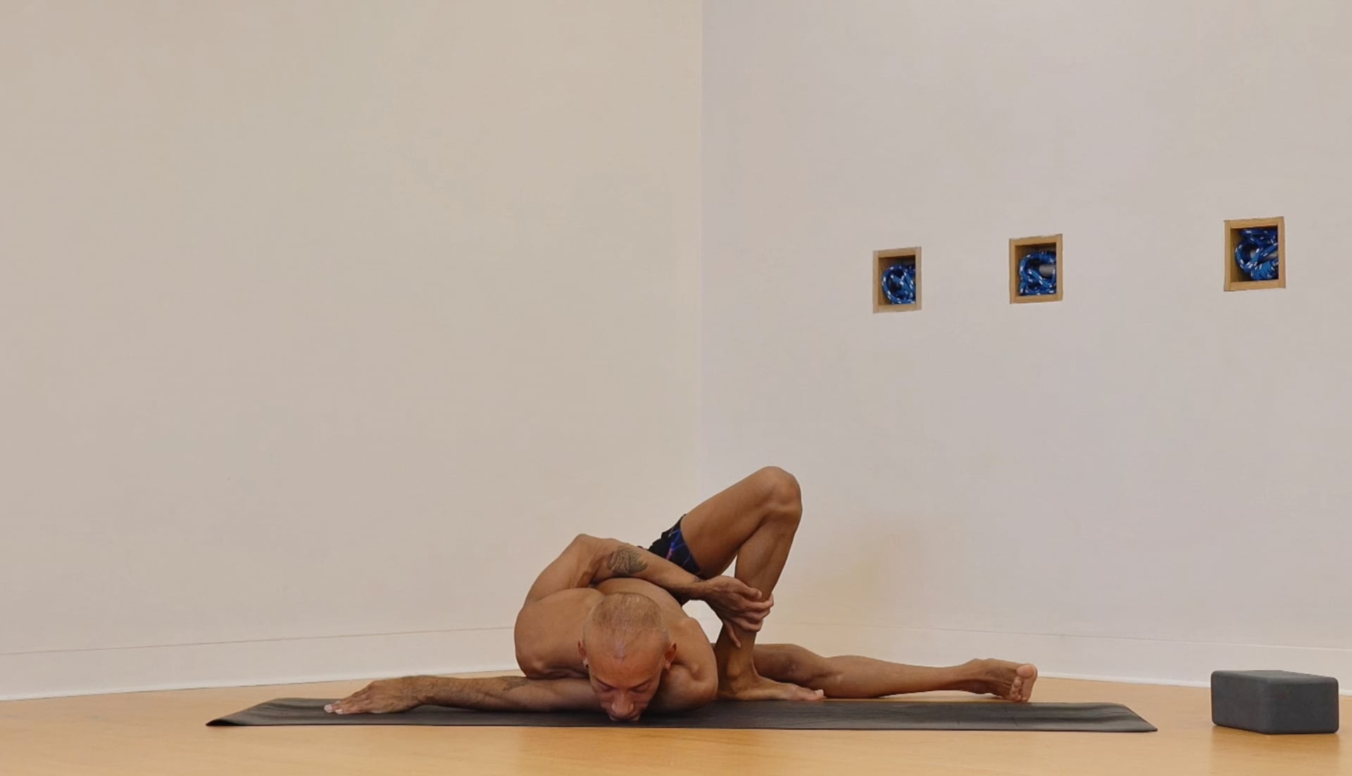 Ashtanga Fusion: Shoulder Openers Part 1 • Jovan Tevin • 20 min