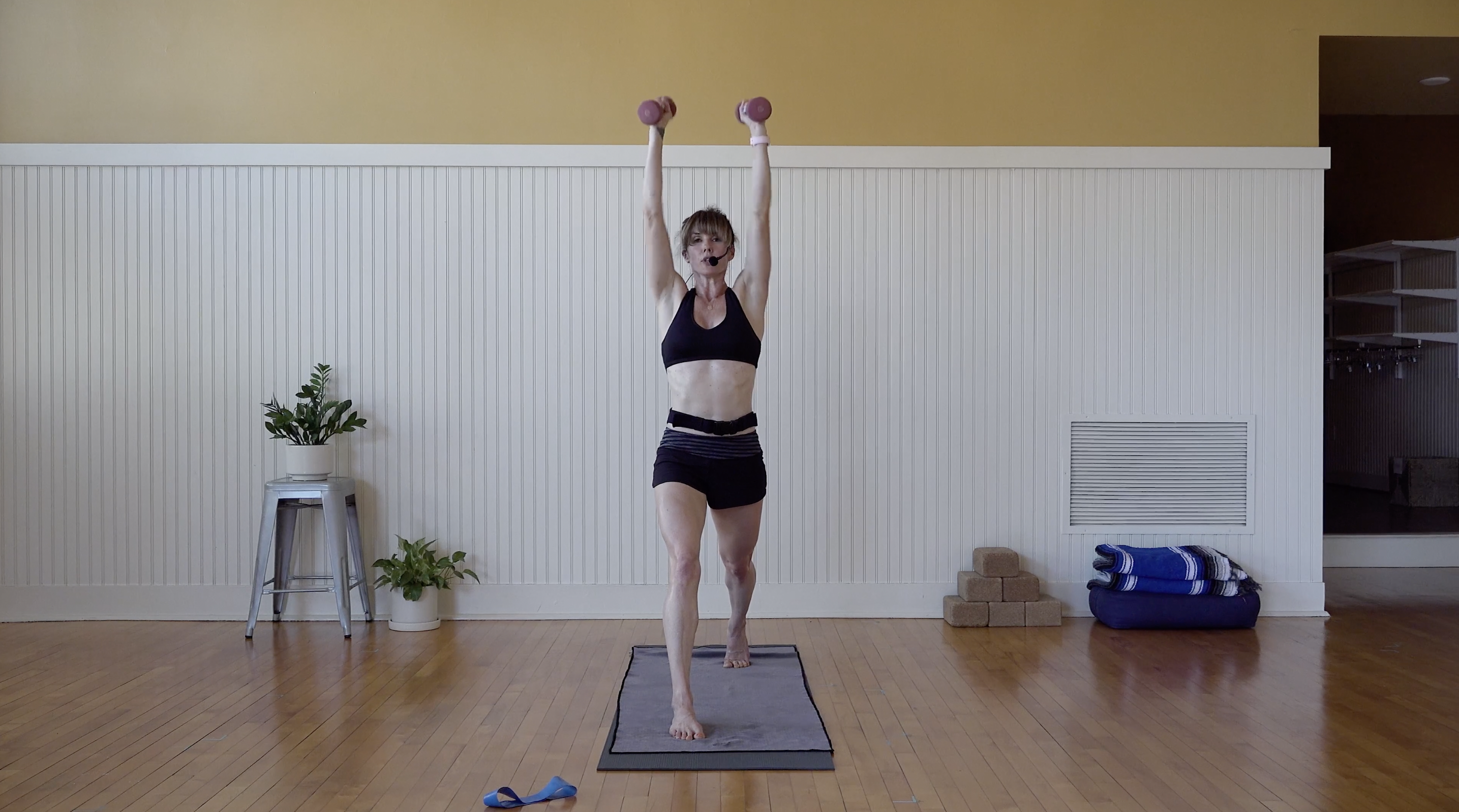 Yoga Sculpt: Lower Body Burn • Meredith Evangelisti • 40 min