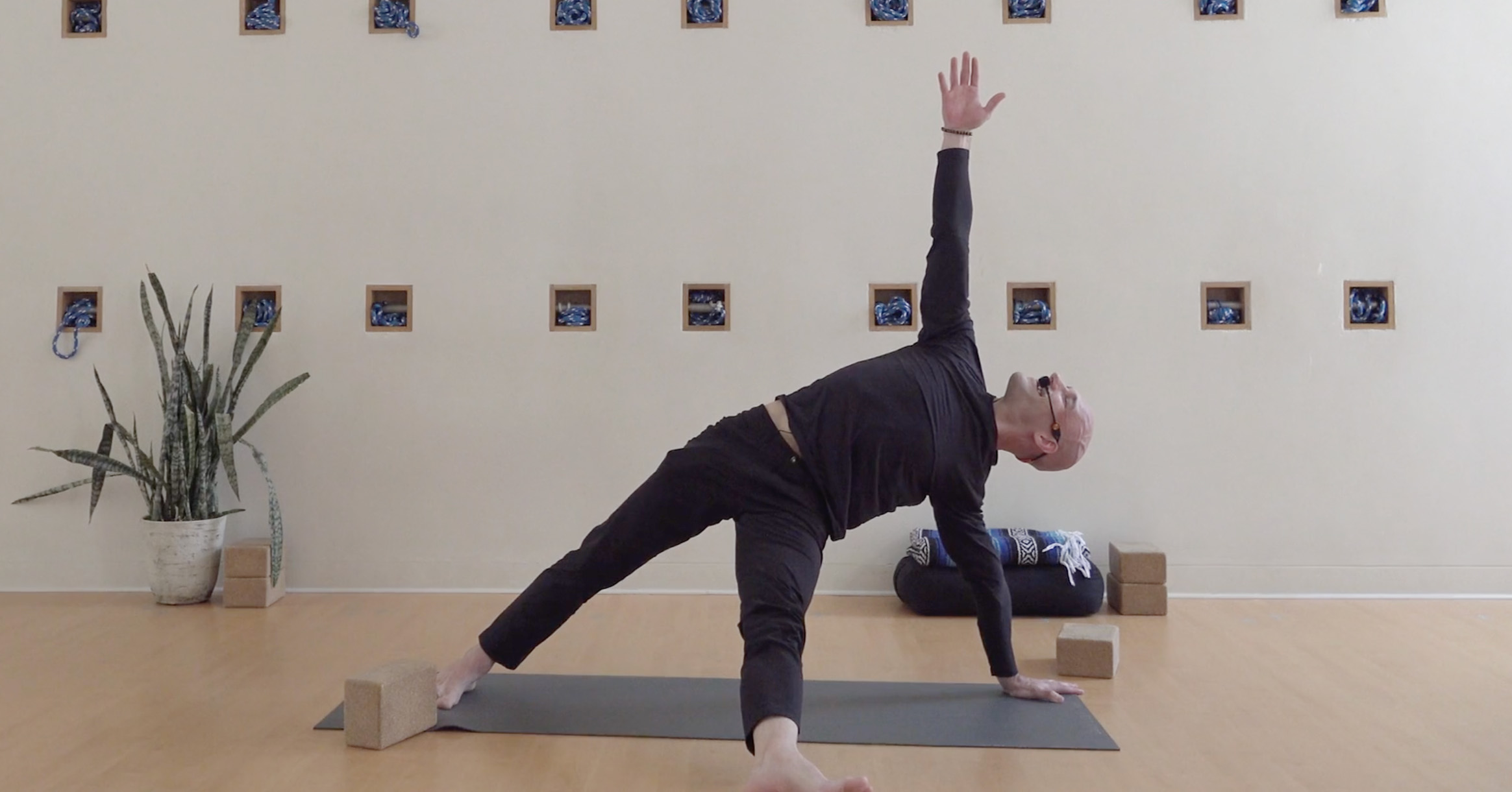 Flow: Release Tension with Intention (Strong Hips) • Marco Vinci • 30 minutes