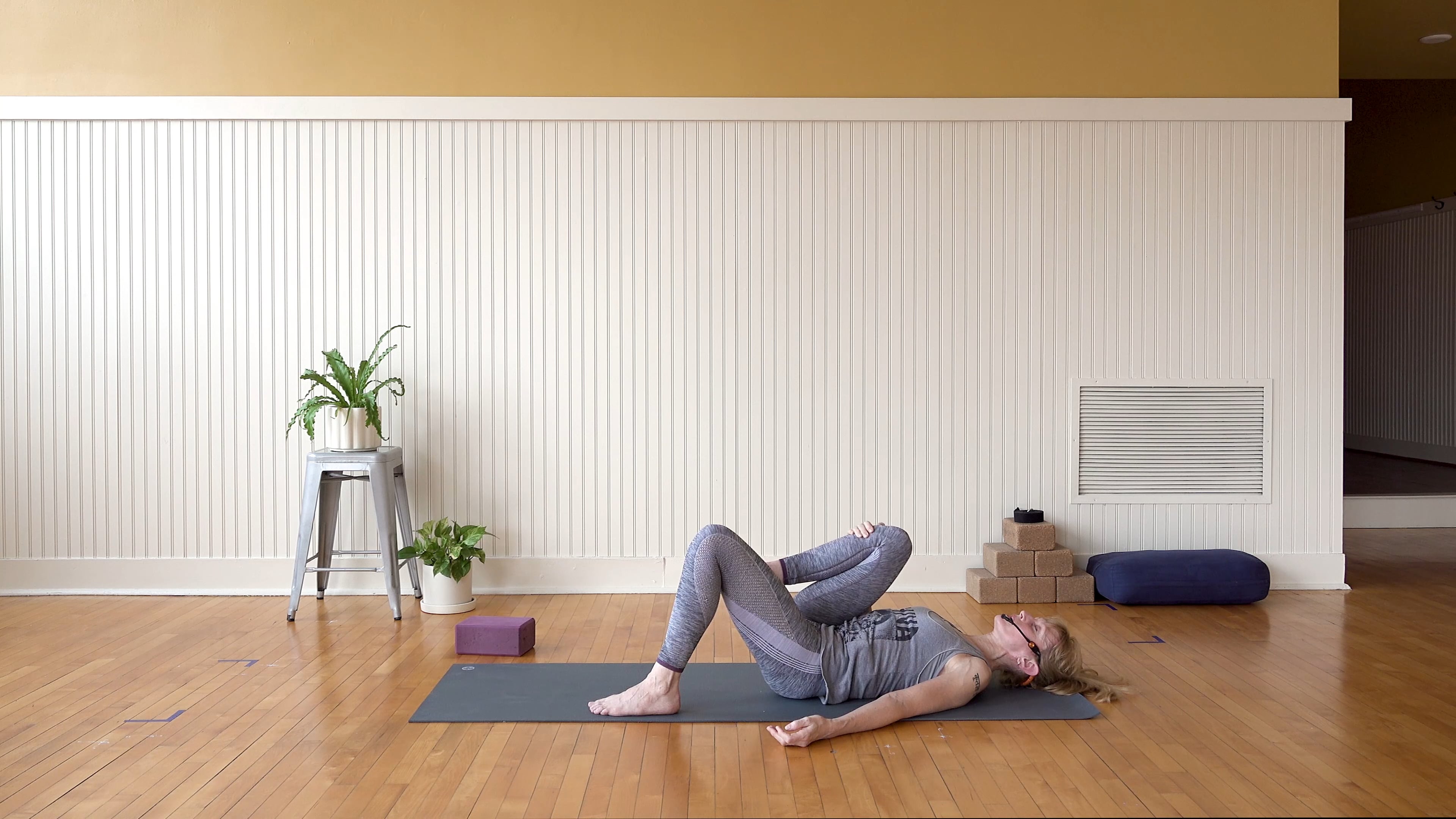 Feldenkrais: Rolling Your Pelvis for Easy Movement • Didi Von Deck • 30 min