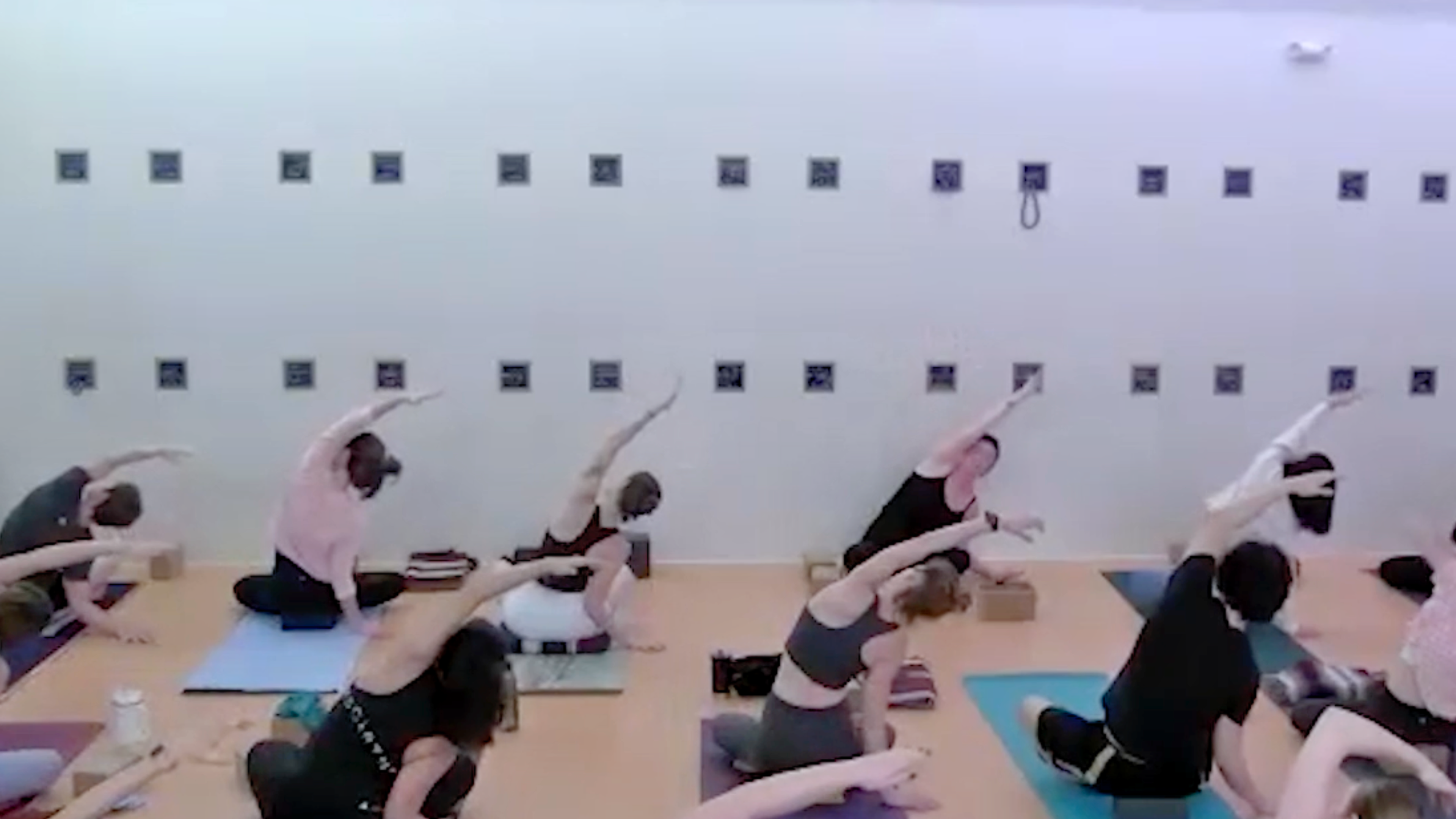 Flow: Open Shoulders & Hips • Kate Heffernan • 60 min