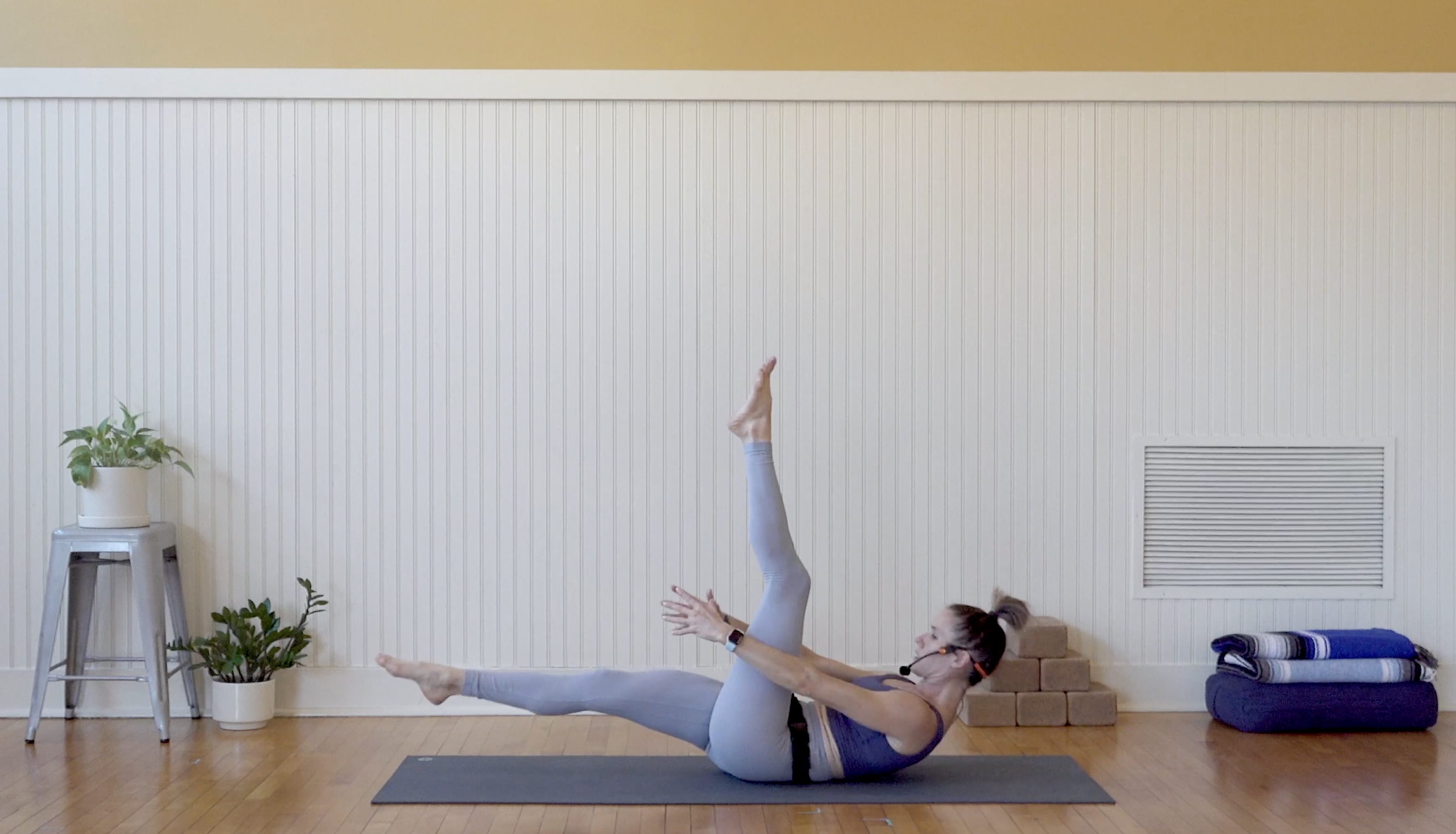 Core: Quick Core/Abdominal Burn • Meredith Evangelisti • 11 min