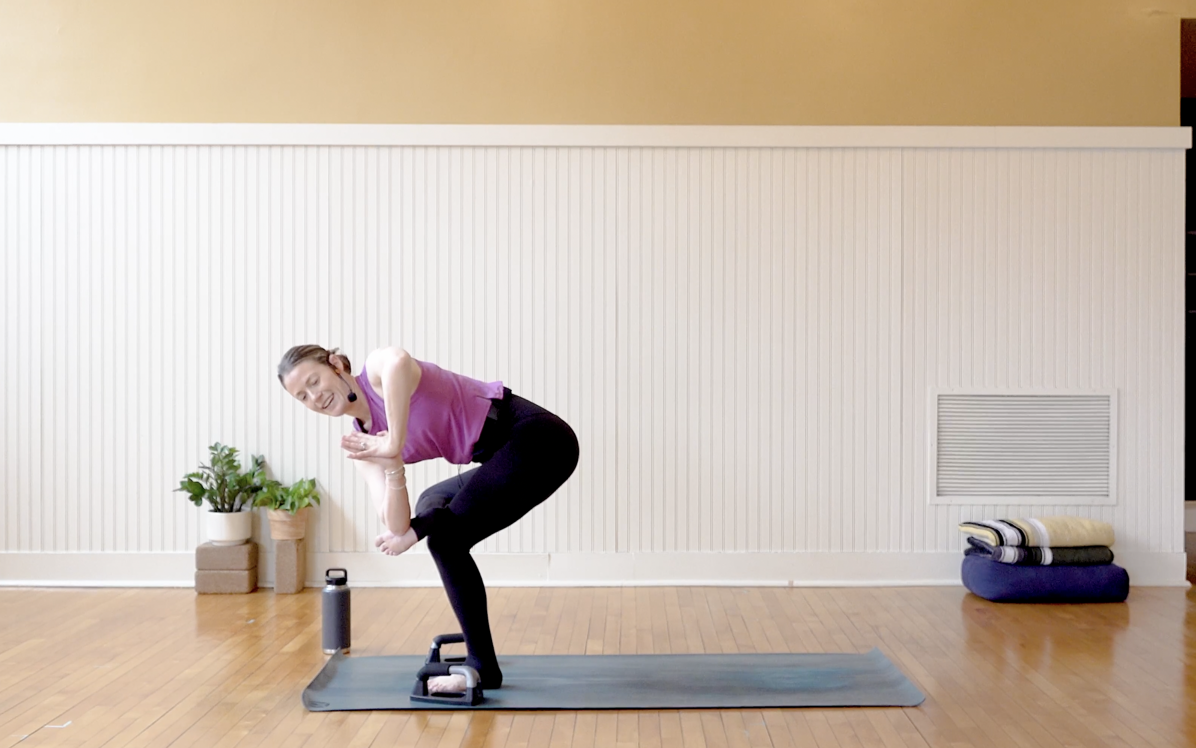 Power Flow: Figure Four Flow • Brittney Burgess • 40 min 