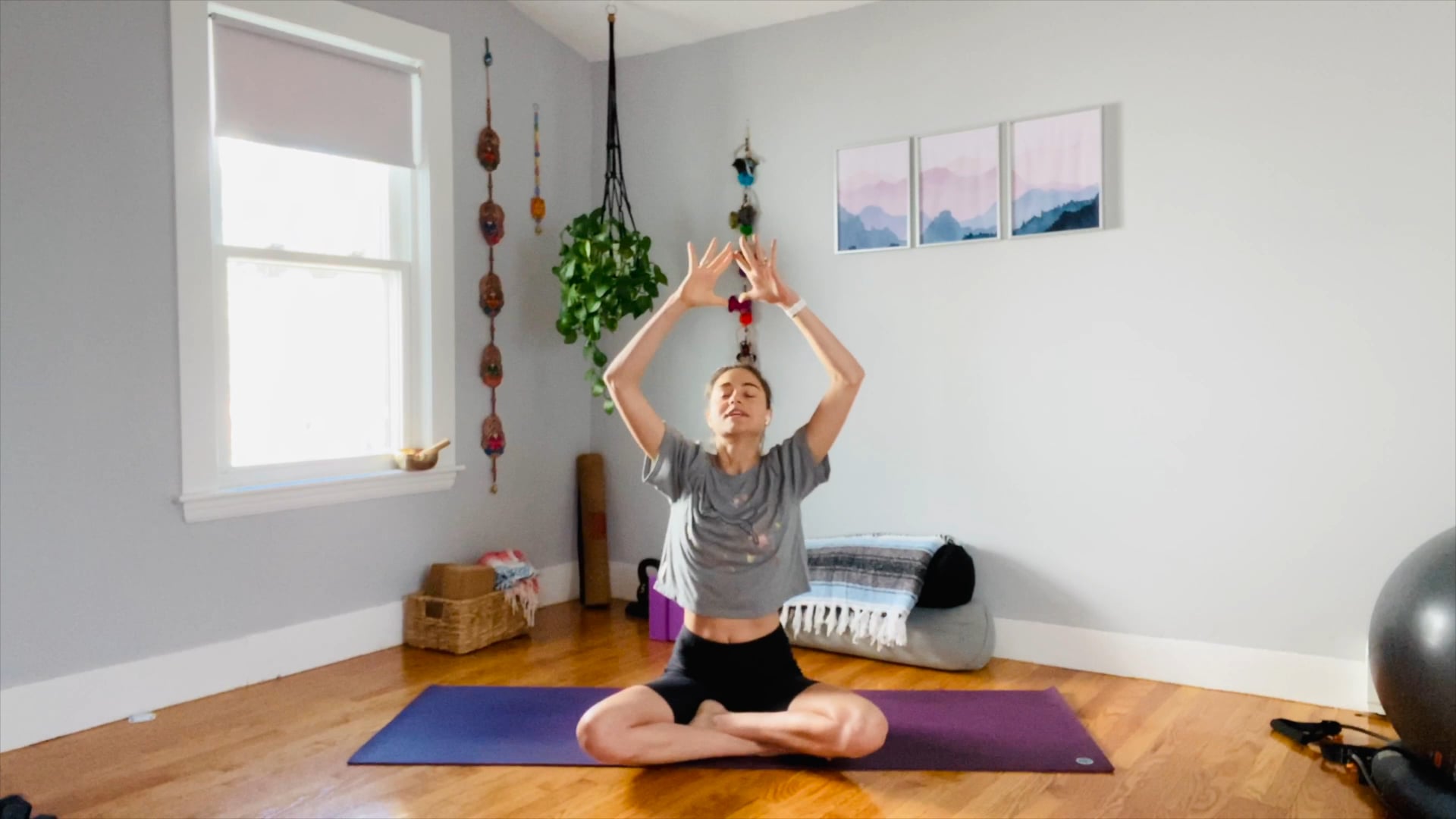 Flow: Hip Opening • Sara Bravo • 35 min