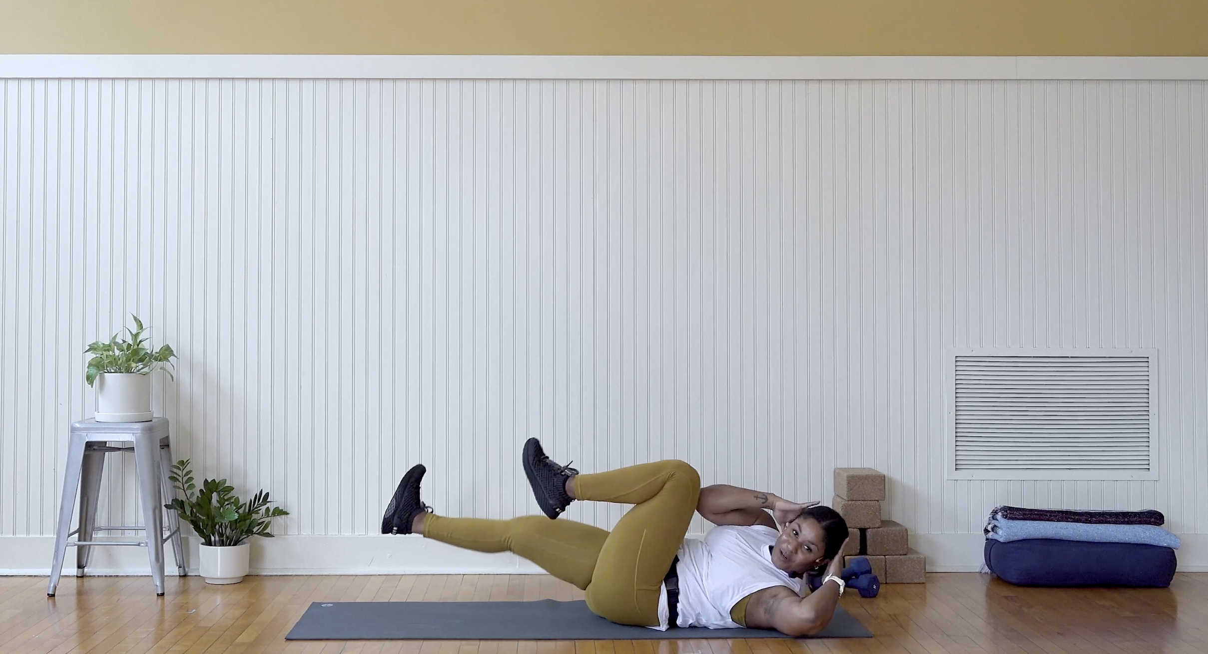 Core: 5 Minute Ab Circuit • Ashley Mitchell • 5 min 