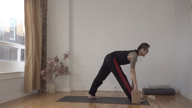 Slow Flow: Yoga Yawn for Morning or Night • Masaaki Okamura • 30 minutes