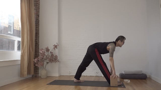 Slow Flow: Yoga Yawn for Morning or N...