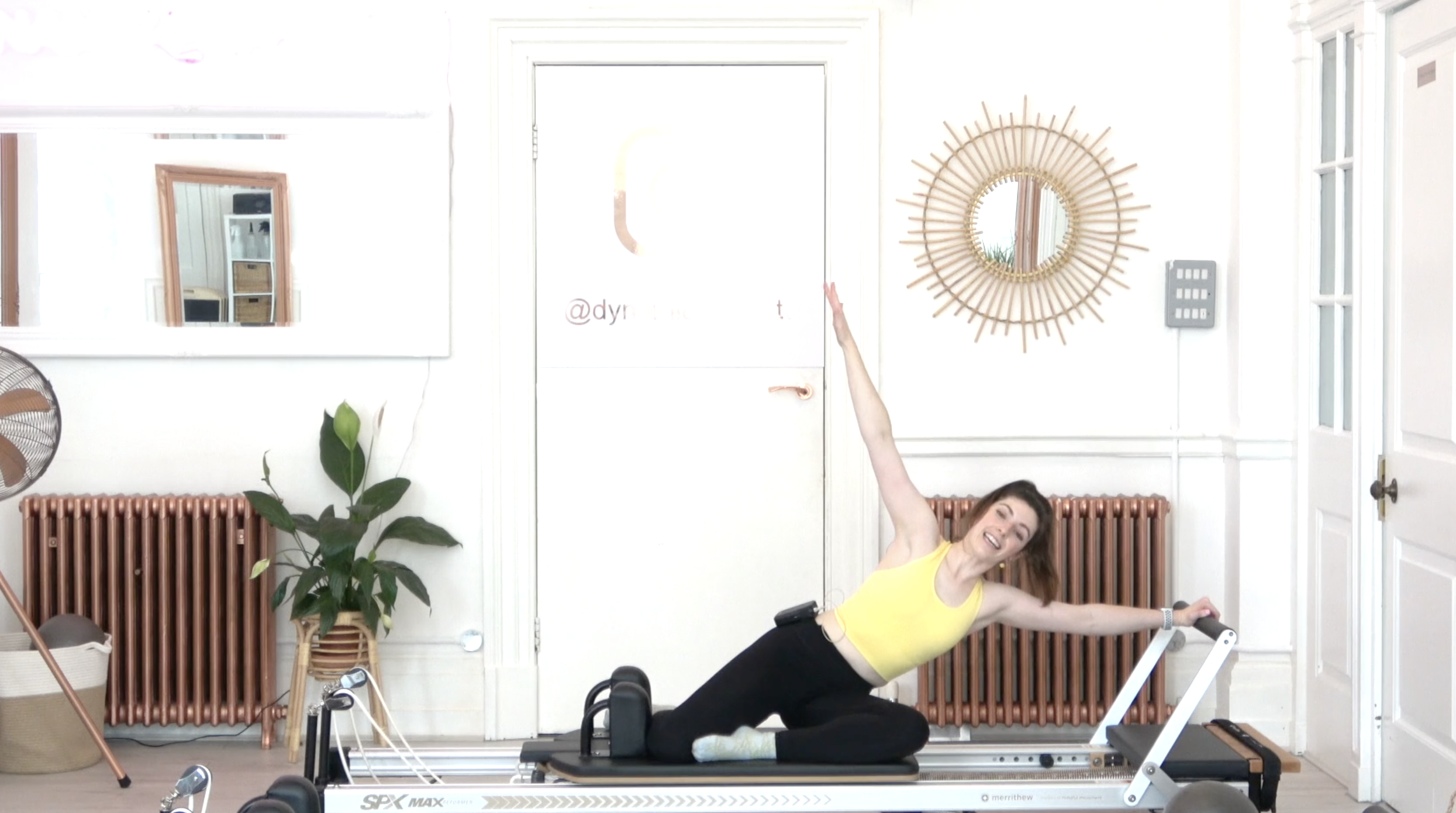 The Juicy Stretch & Flow with Zoe 