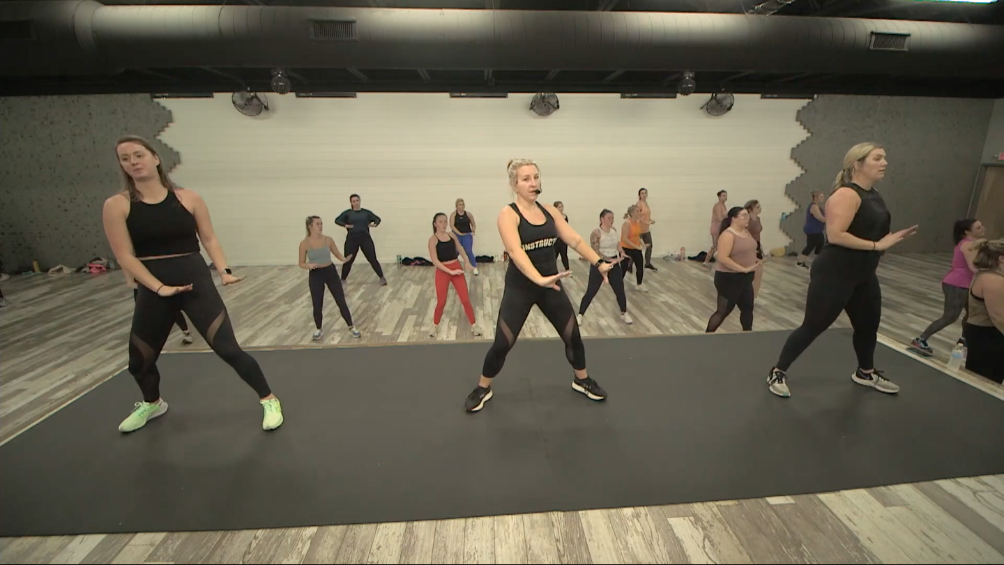 Monday 01-03-22 Dance2Fitw/Leslie 