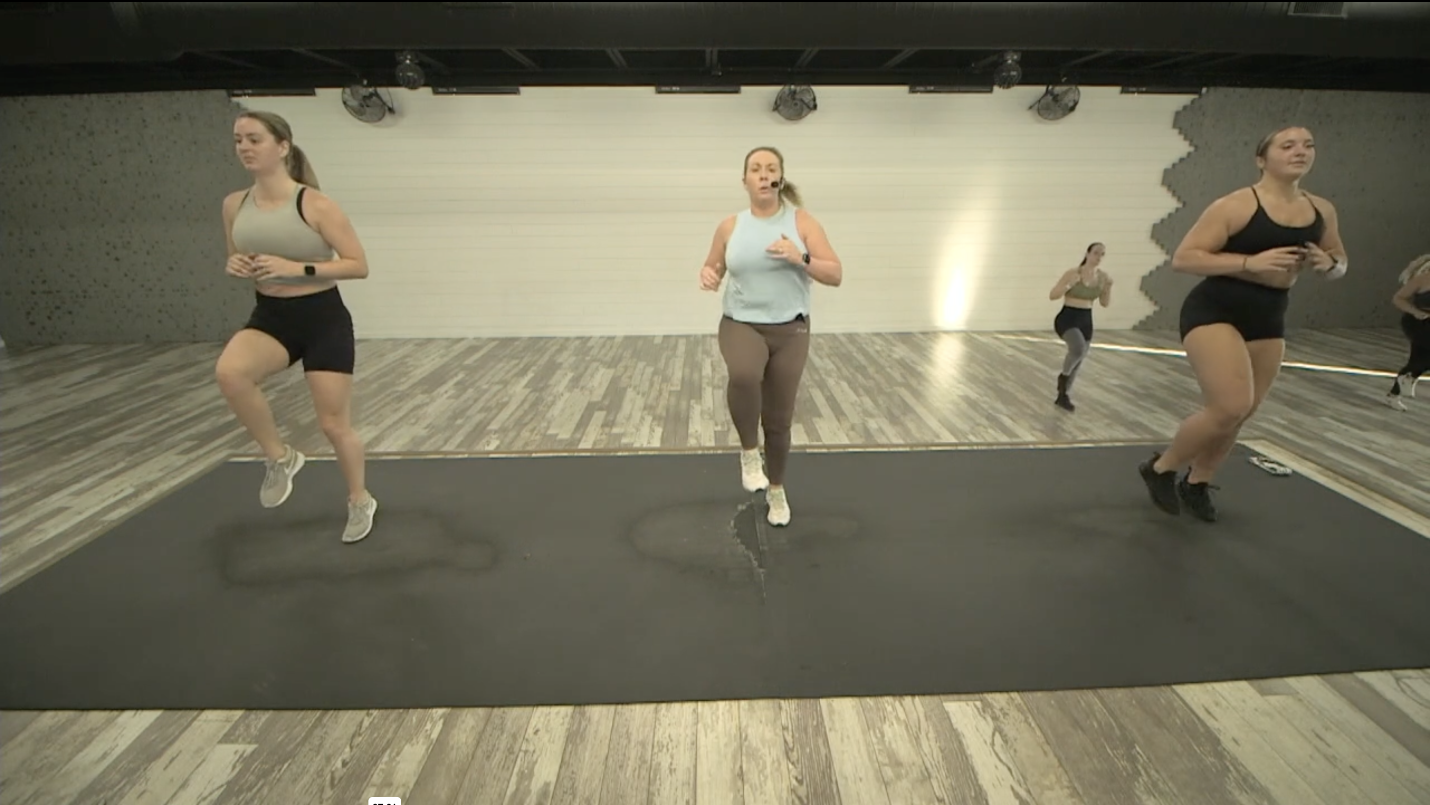 Thursday 11-03-22 Dance2Fit w/Lauran 