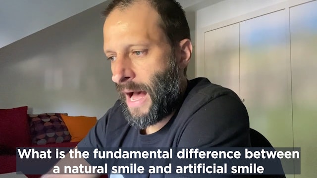 Natural smile vs artificial smile