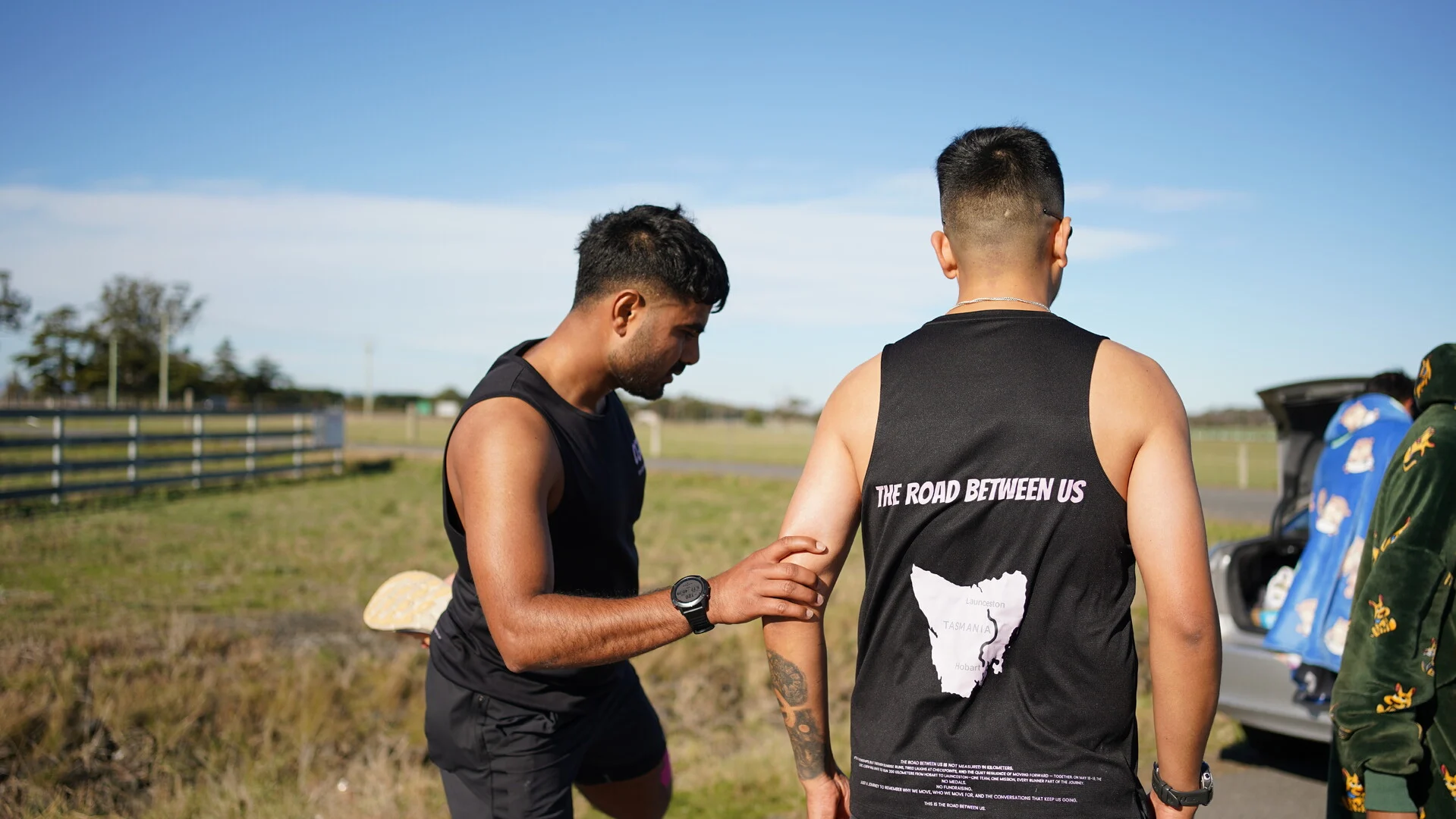 THE ROAD BETWEEN US, 65min. Australia, Documentary/Sports