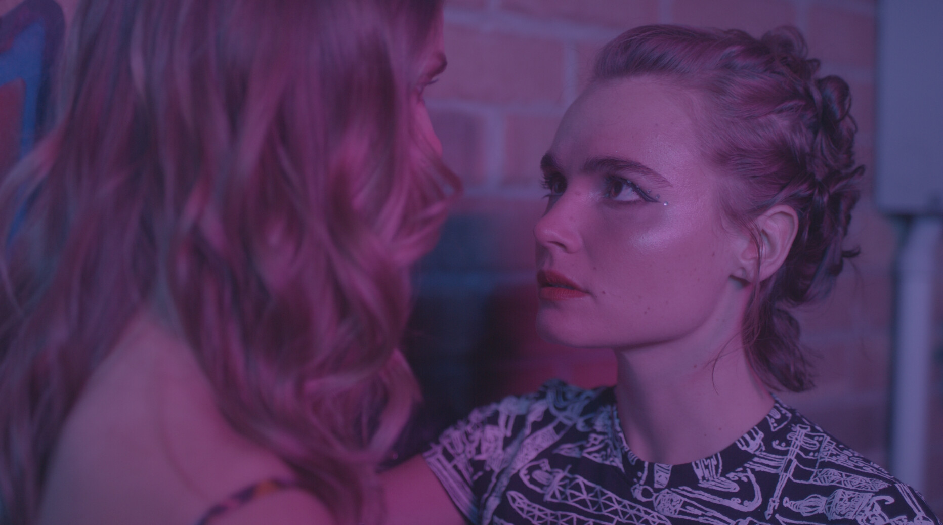 IN BETWEEN, 13min., Canada, Romance/Drama/LGBTQ+