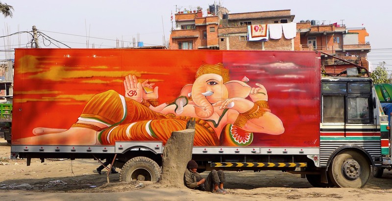 TATTOOED TRUCKS OF NEPAL- Horn Please short film, audience reactions
