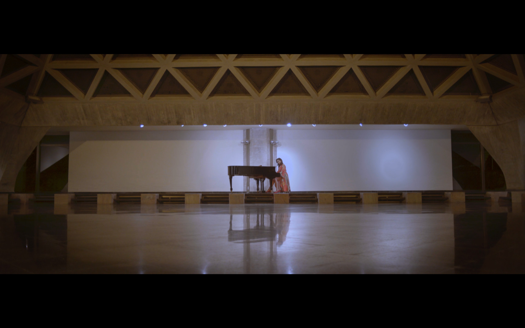 SOLITAIRE, 15min., USA, Thriller/Comedy