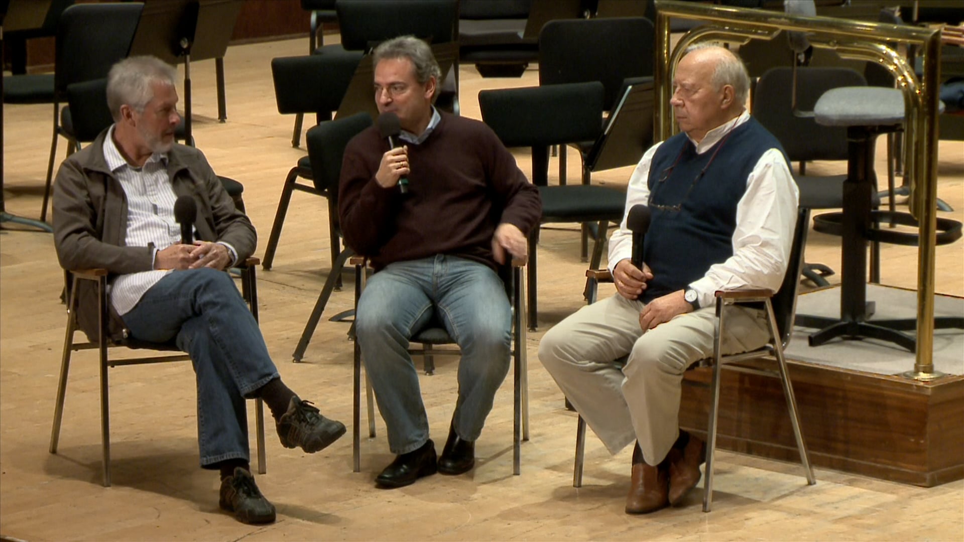 Neeme Järvi talks with DSO members