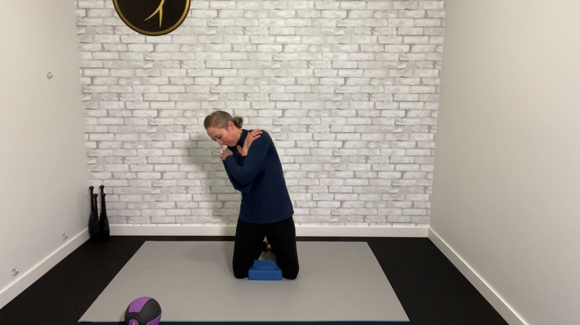 Tall kneeling thoracic CAR with yoga block