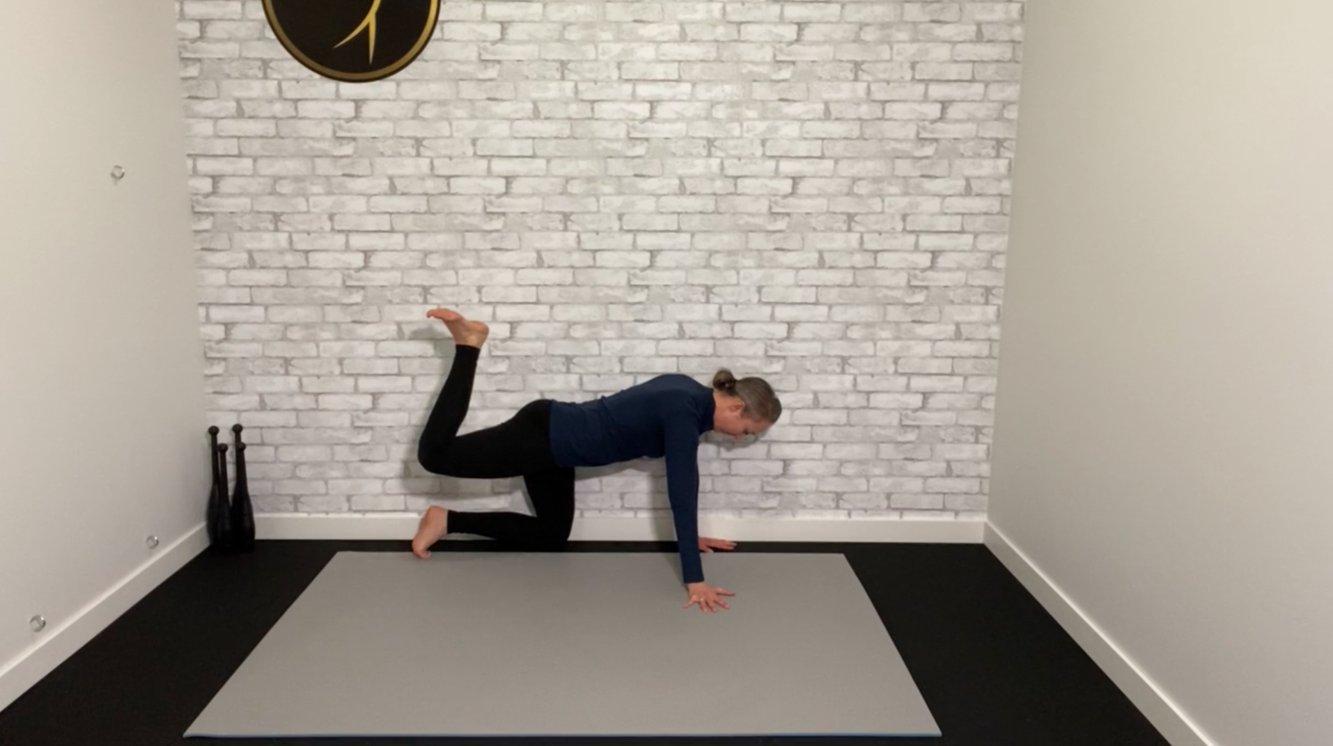 Quadruped hip CARs against the wall